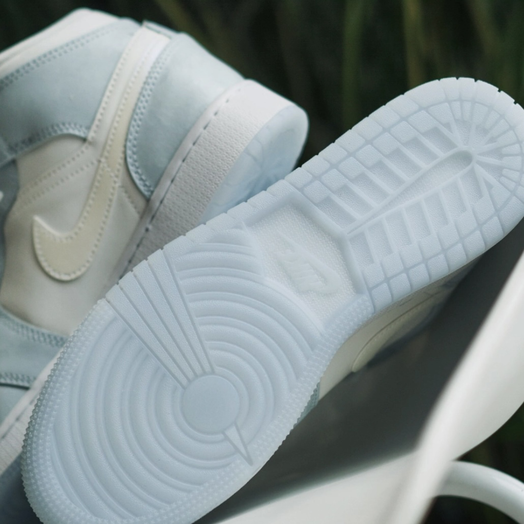 Nike Air Jordan 1 Mid Glitter Swoosh 極光藍 星空 流沙 鐳射 中筒 AJ1