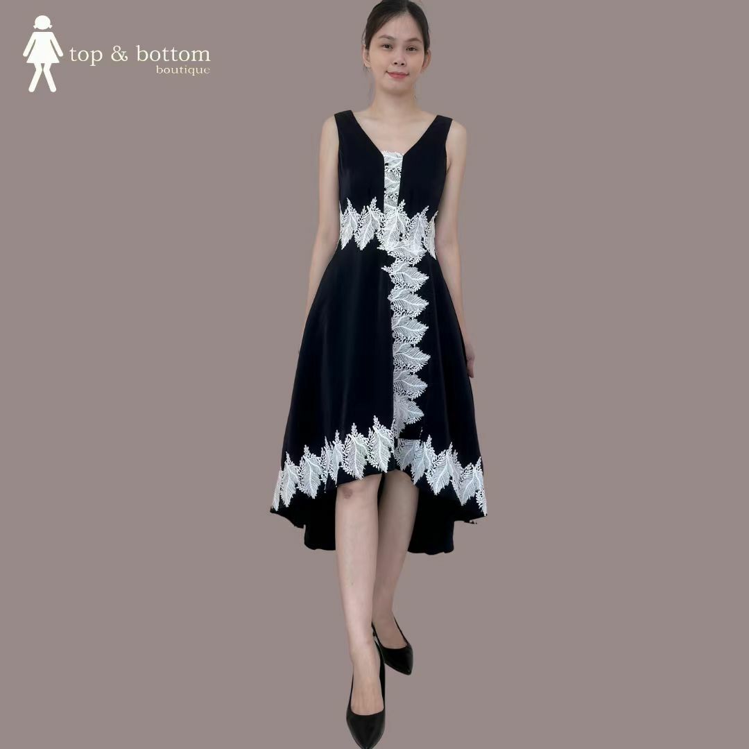 LEAVES LACE DETAILED V NECK MIDI DRESS