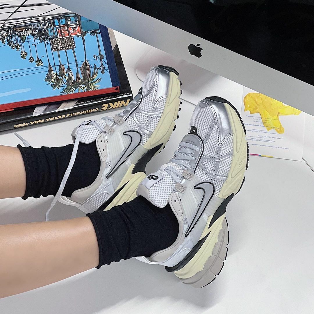 Nike V2K Run Runtekk 金屬銀 白銀 銀色 白色 千禧風  奶油底 復古 慢跑鞋  FD0736-100