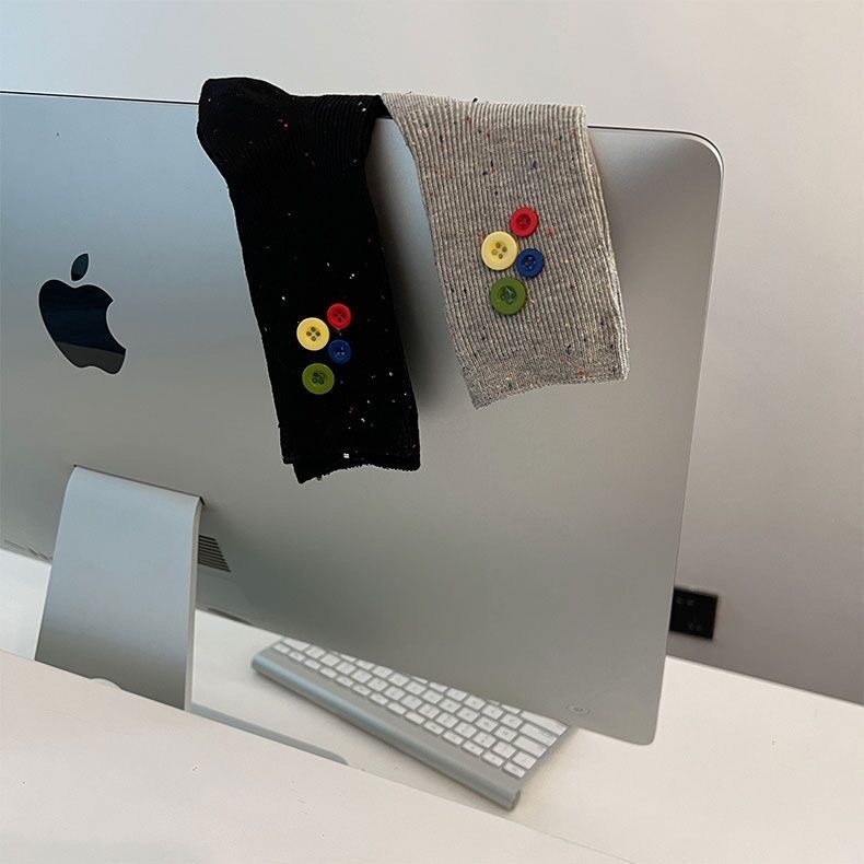 《3036》♾️造型鈕扣點點中筒襪