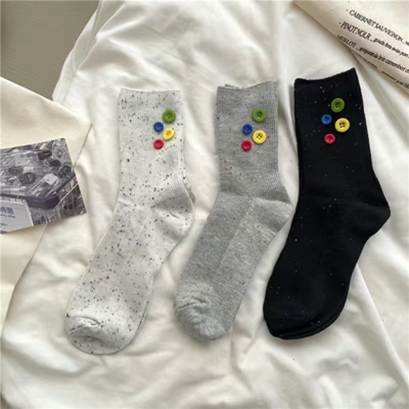 《3036》♾️造型鈕扣點點中筒襪