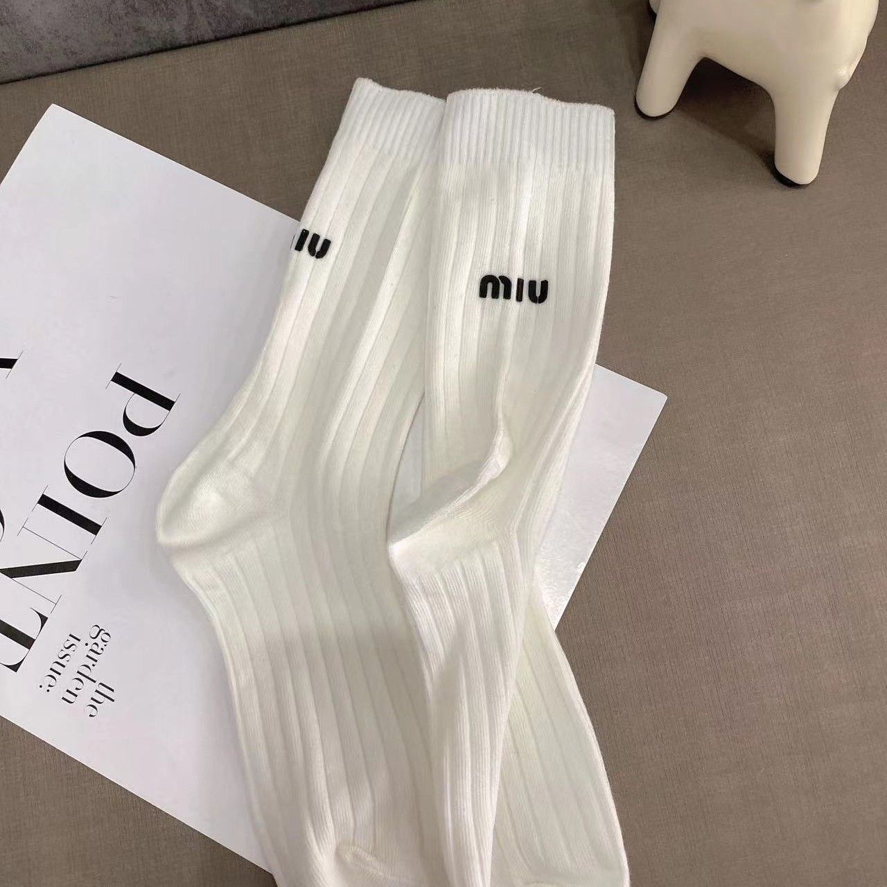 《3037》♾️miu英文刺繡字母中筒襪