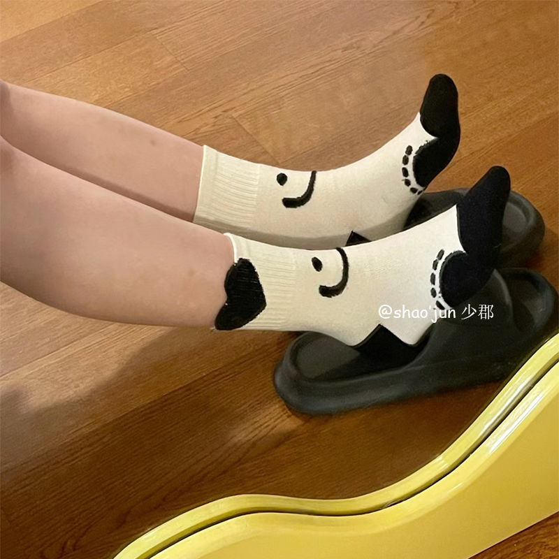 《3041》♾️愛心立體笑臉黑白中筒襪