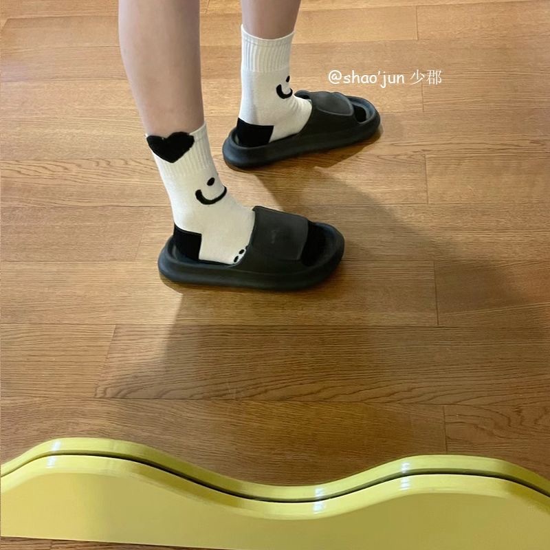 《3041》♾️愛心立體笑臉黑白中筒襪