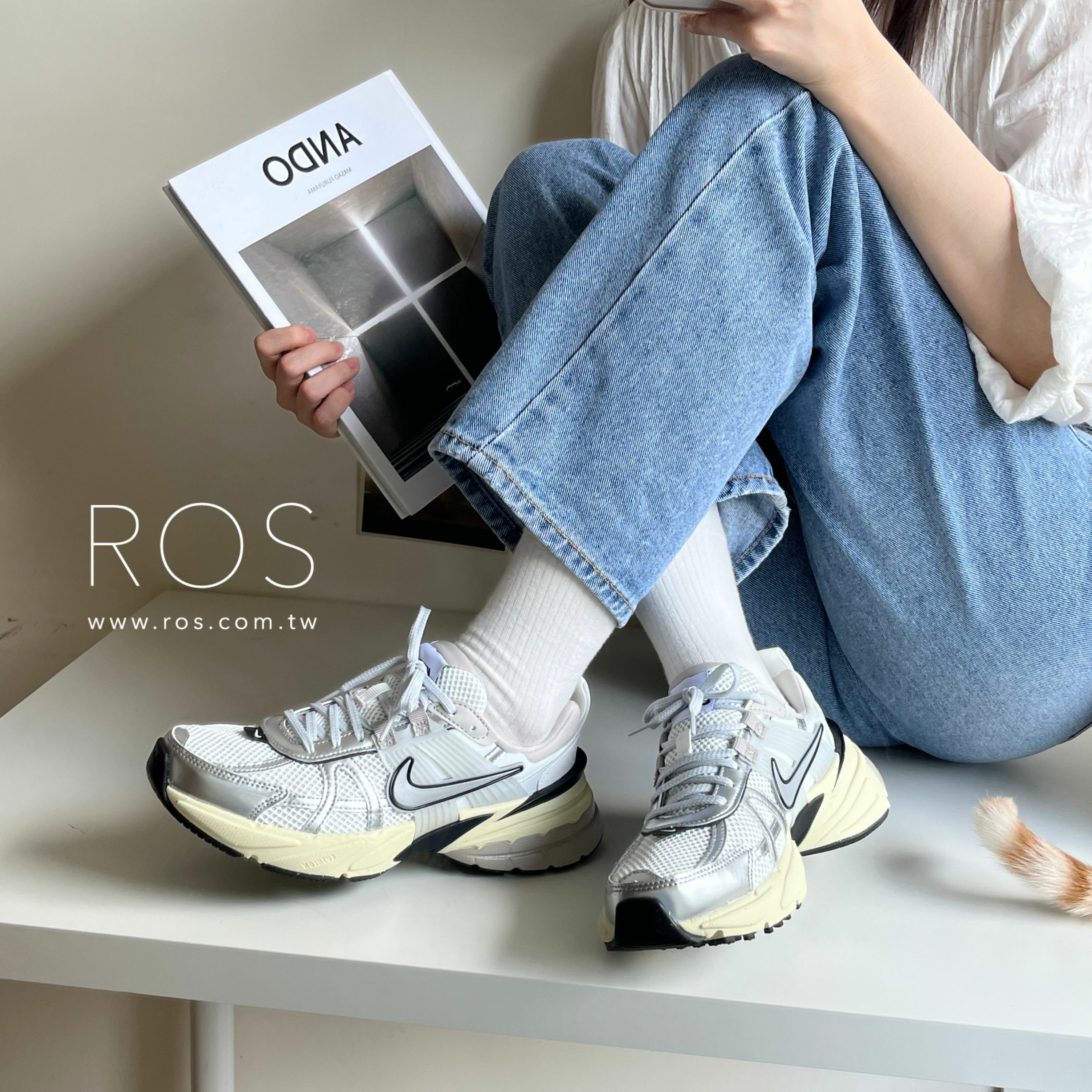 Nike V2K Run Runtekk 奶油銀