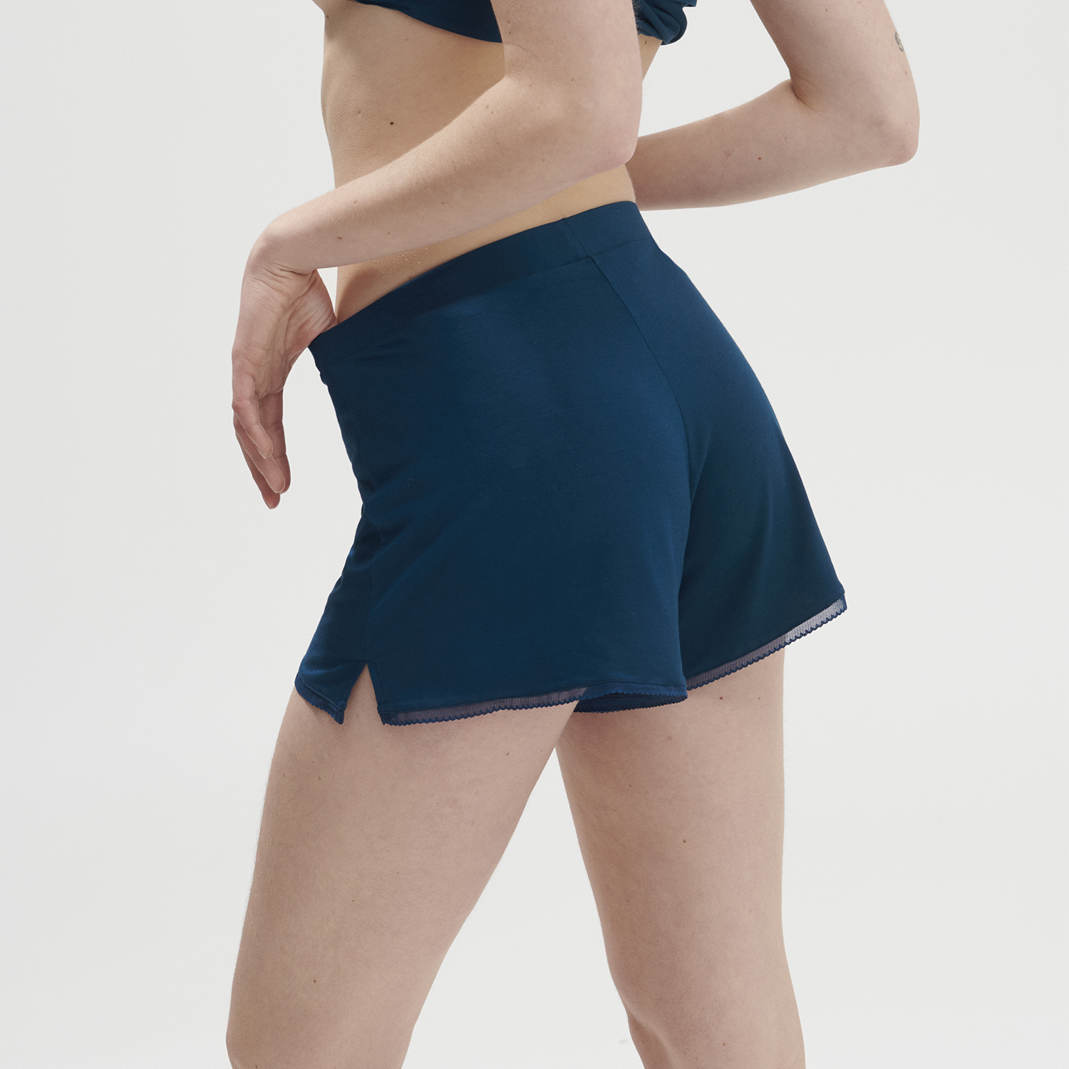 AURORE 黎明 短褲 深邃海藍色