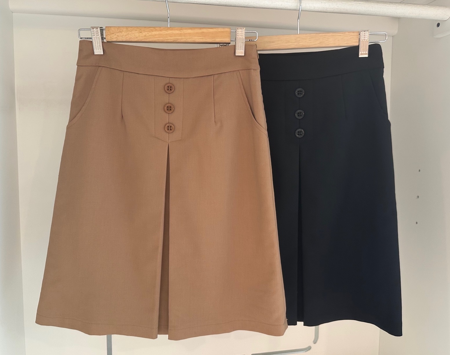 BUTTON ALINE SKIRT