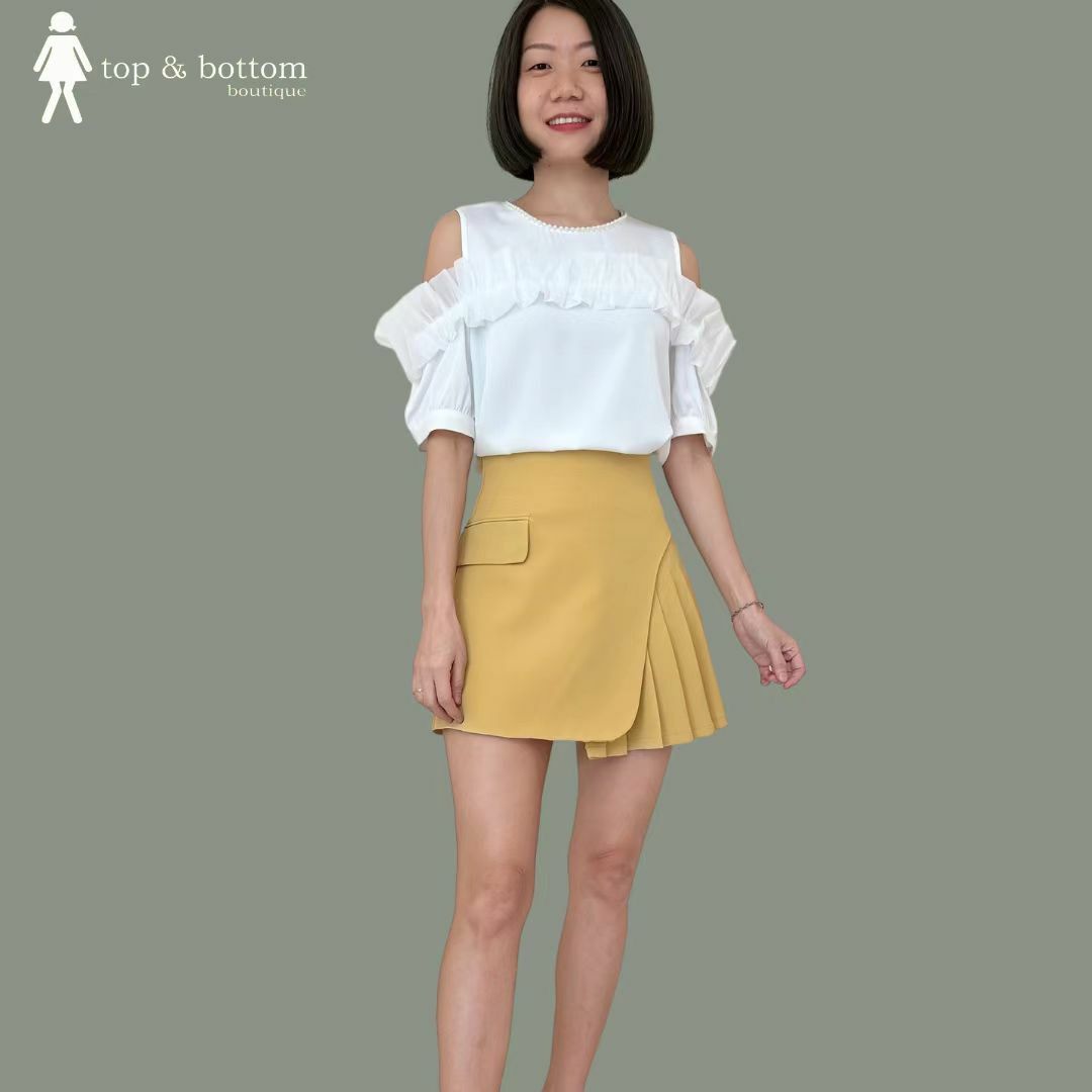 PLEATED SIDE SHORT SKIRT