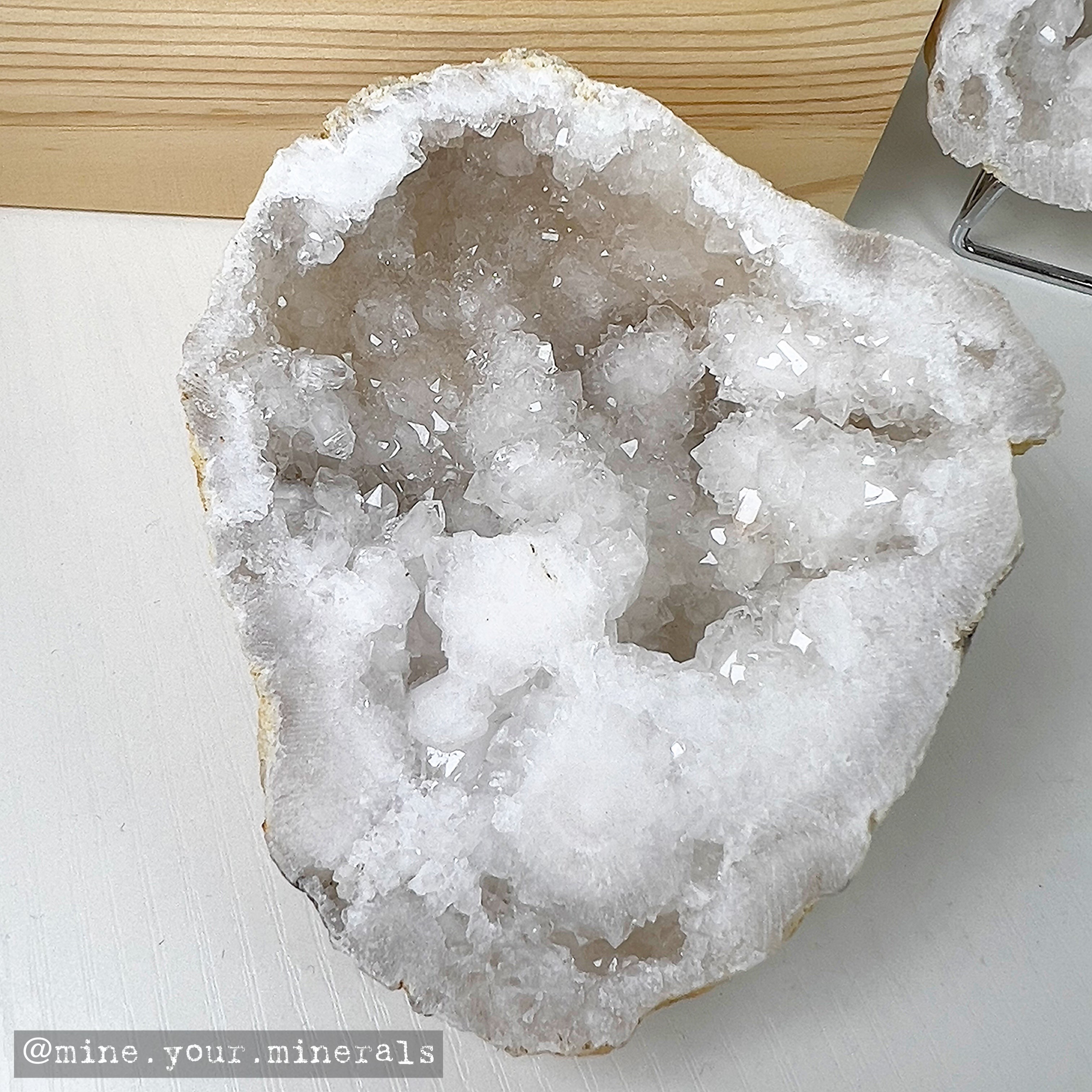 白水晶對洞