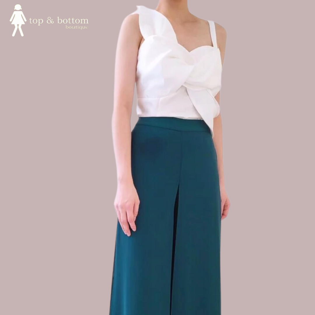 TWISTED FRONT STRAP CROP BLOUSE