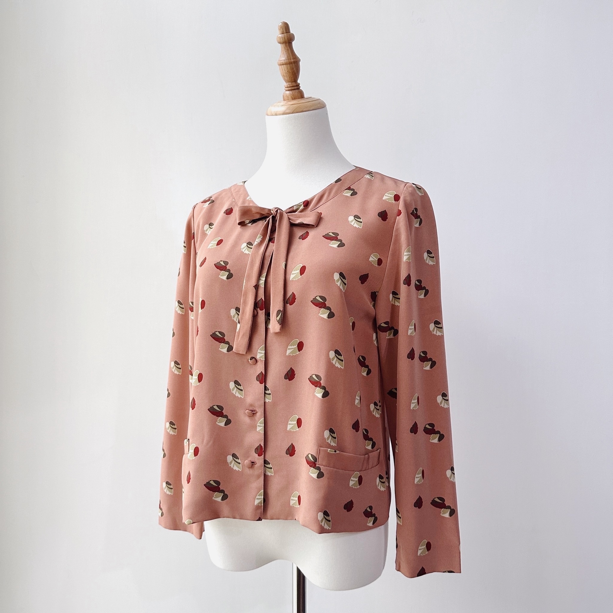 豆沙樹葉圖案和菓子上衣