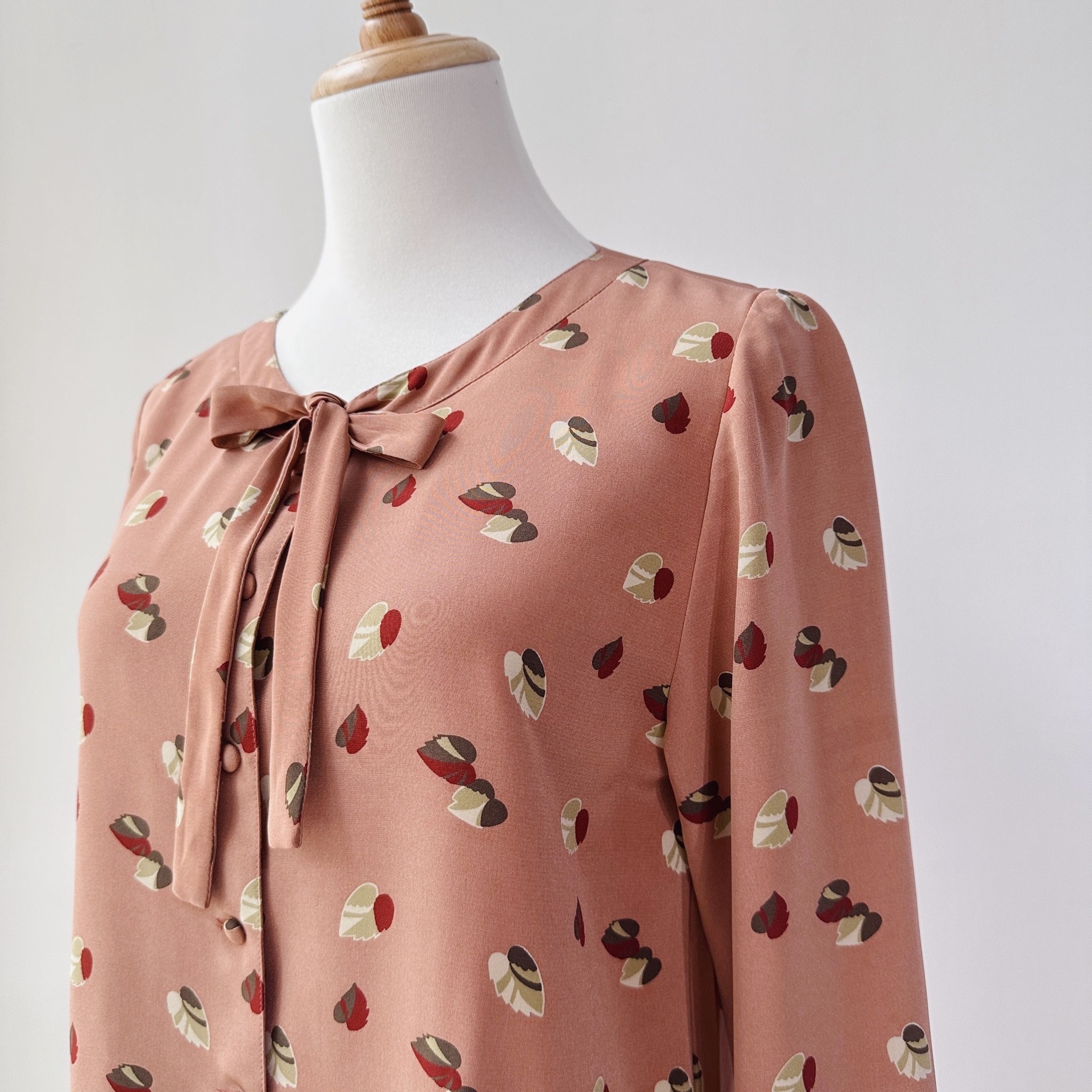 豆沙樹葉圖案和菓子上衣