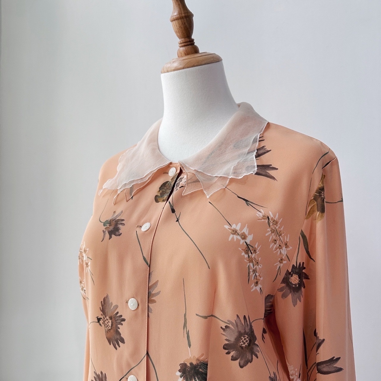 杏色水墨畫紗質領口上衣
