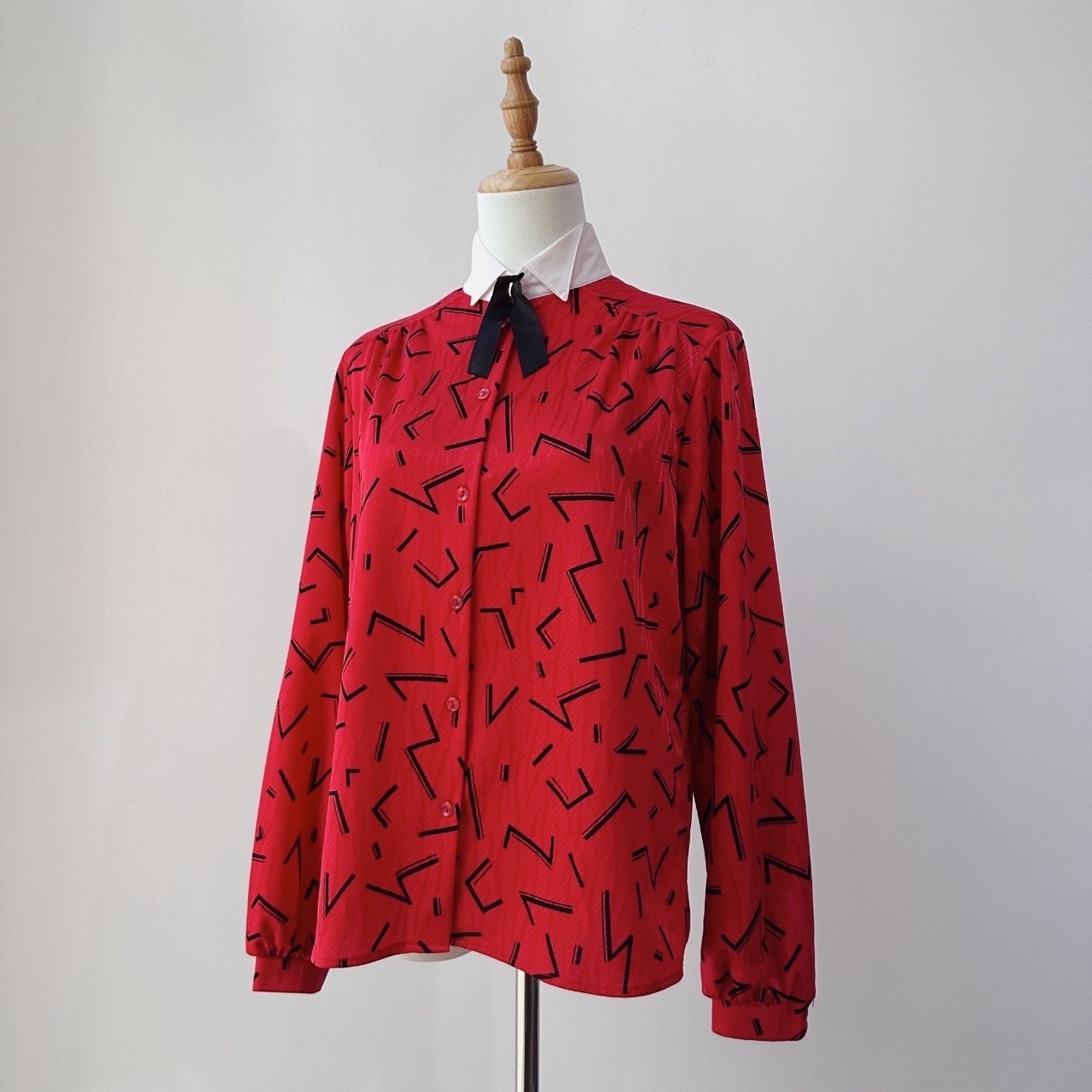 Little Woods 紅色線條感幾何圖形上衣
