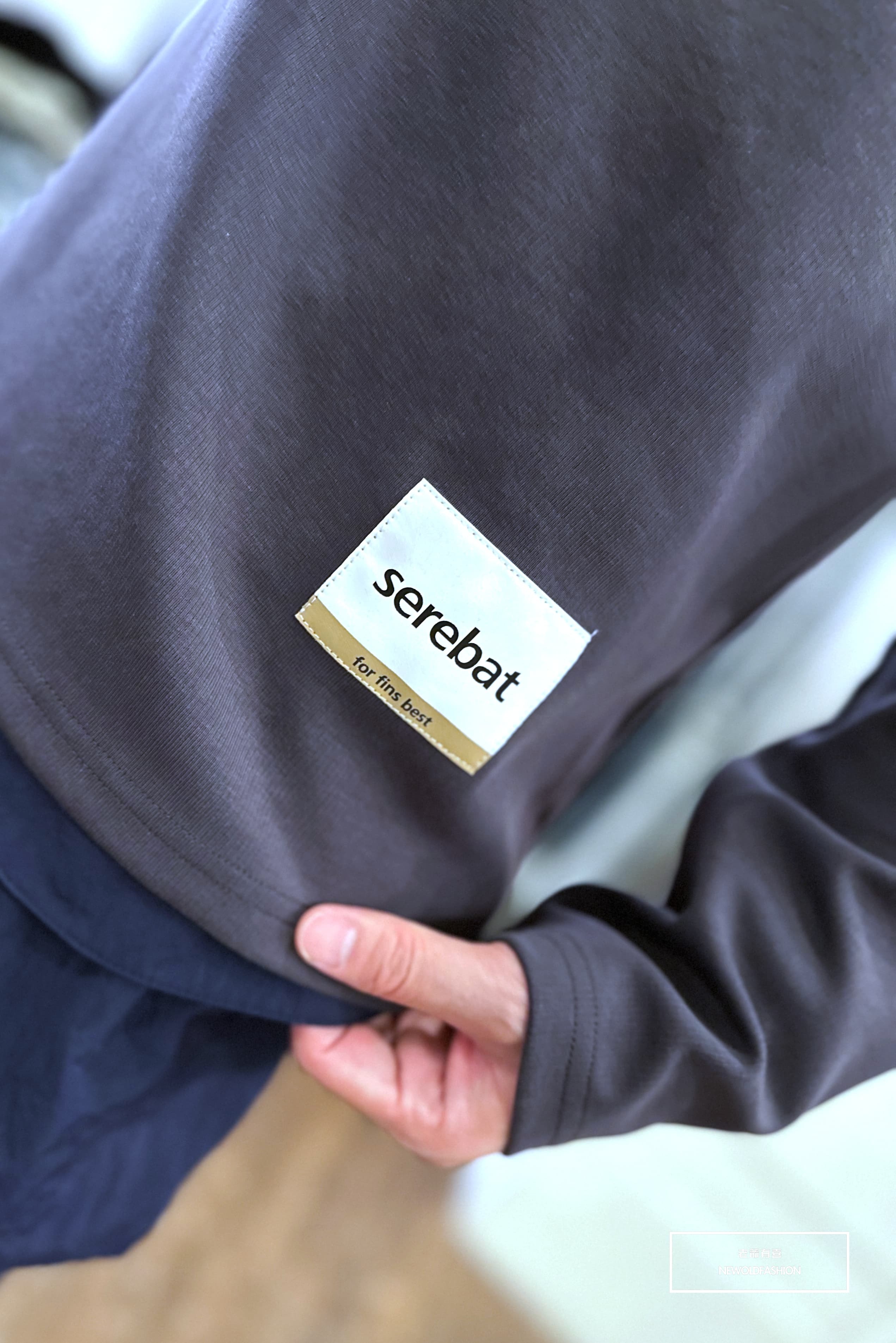 『新品上市』重磅Serebat白標大學T-深灰(NOF2309B2230)