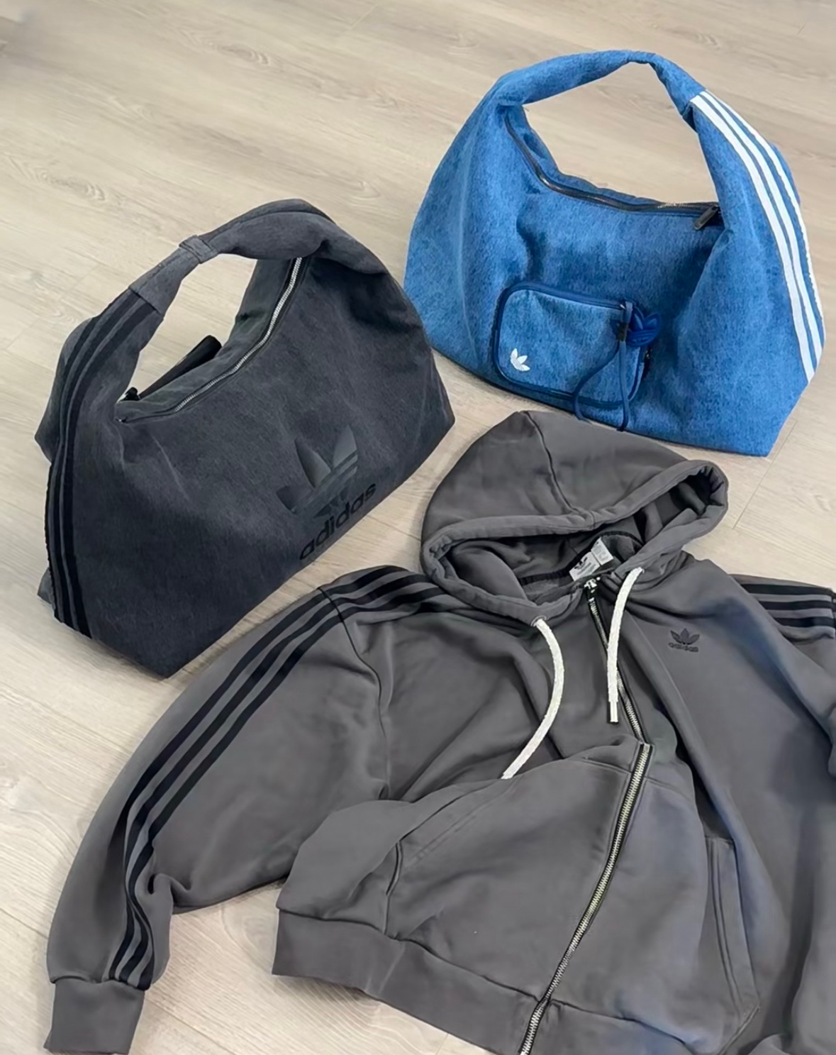 本週限時接單!! Adidas Originals 大容量 水洗雲朵包 手提包 肩背包 單寧 黑灰 (附小零錢包) IX7693 IX7694/預購