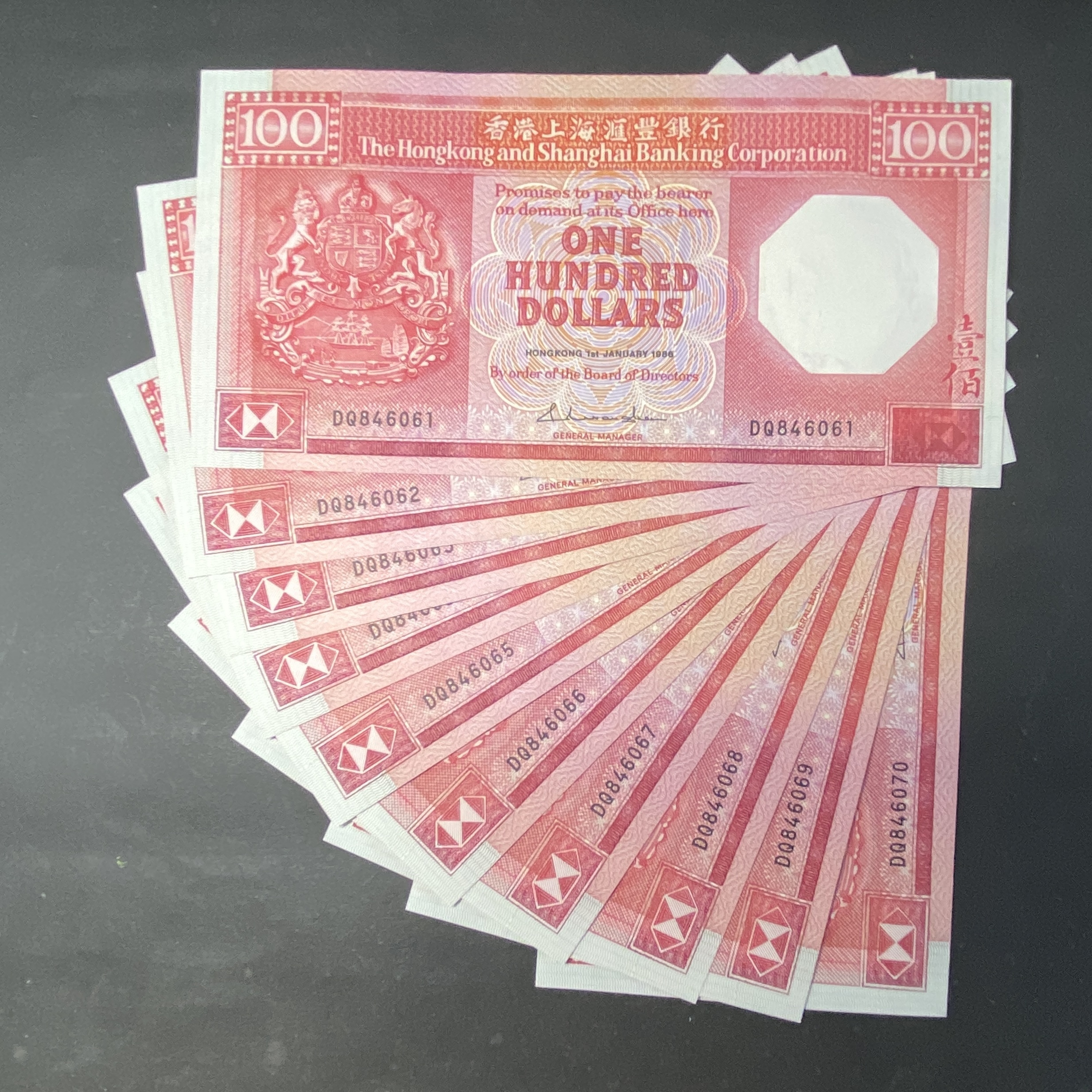 1986年 匯豐銀行100元八掛紅 紙膽貴年份 (UNC品相) DQ 846061-70 標準十連號
