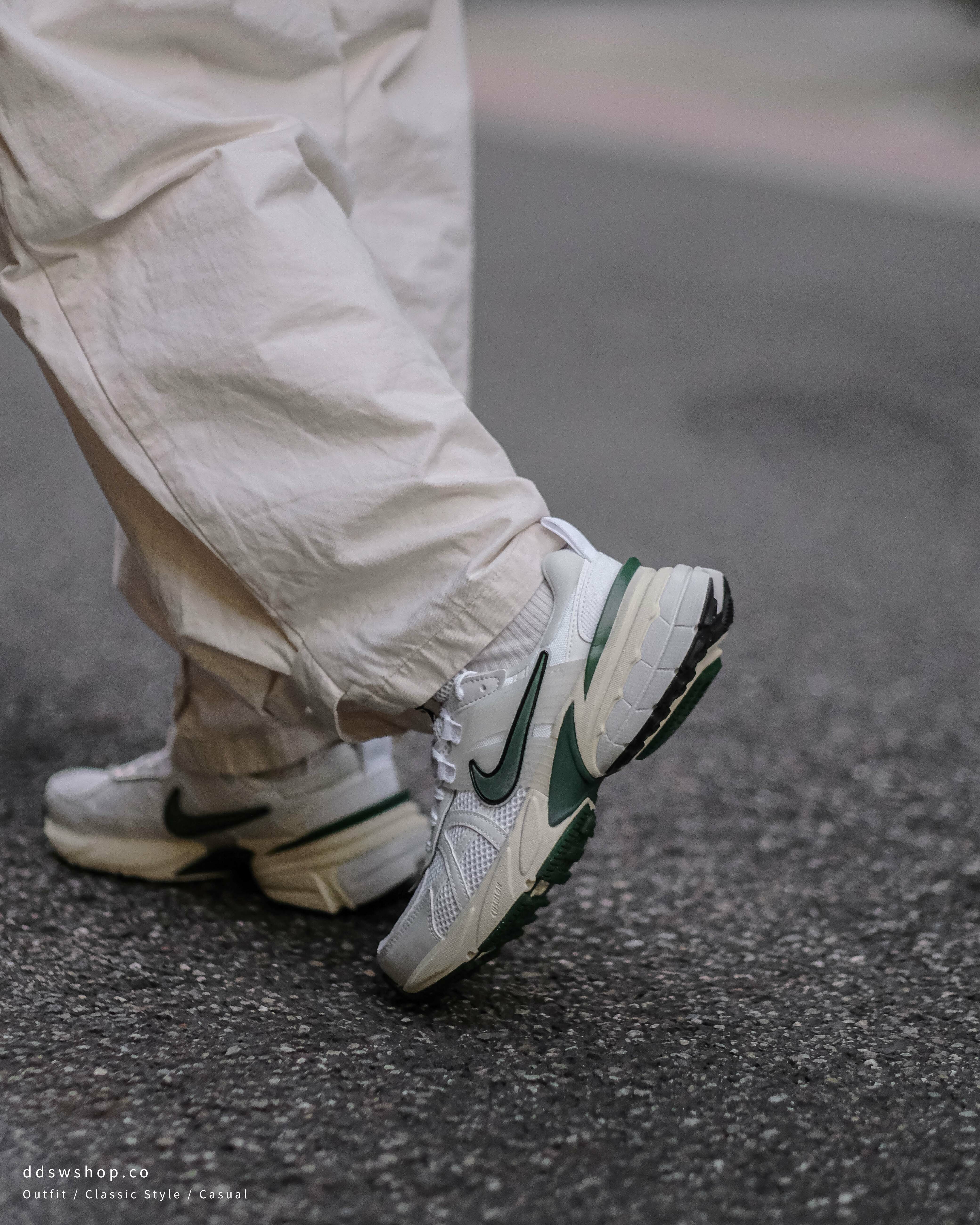 Nike V2K Run 復古千禧風 綠色勾勾 奶油底 FD0736-101