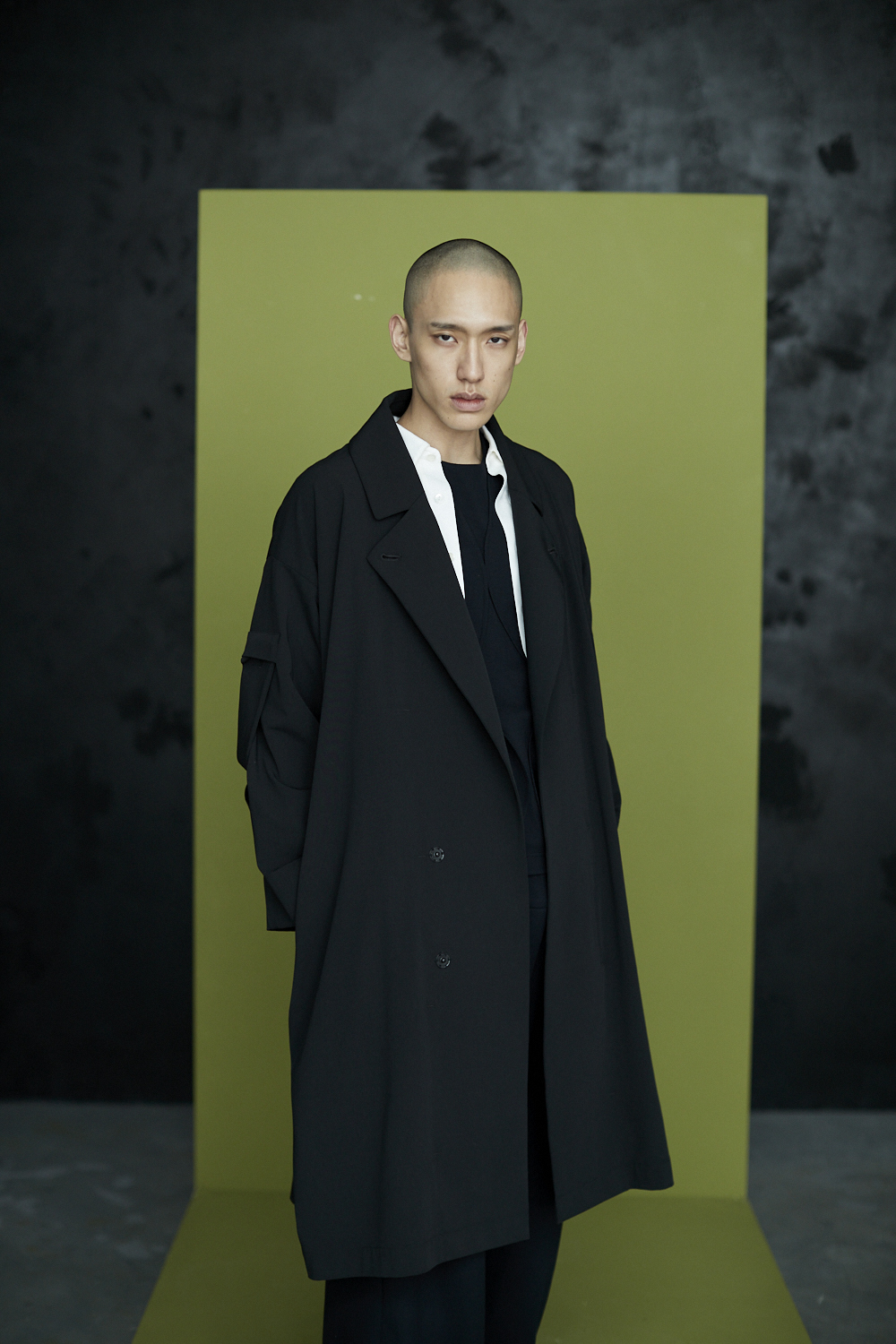 後開拉鍊造型袖大衣