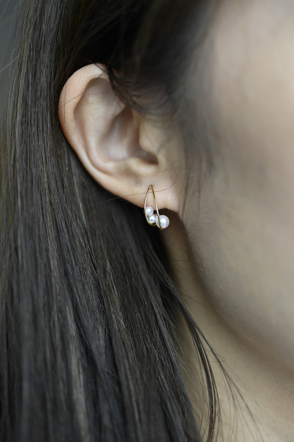 18K Half Hoop Basket Akoya Pearl Earring