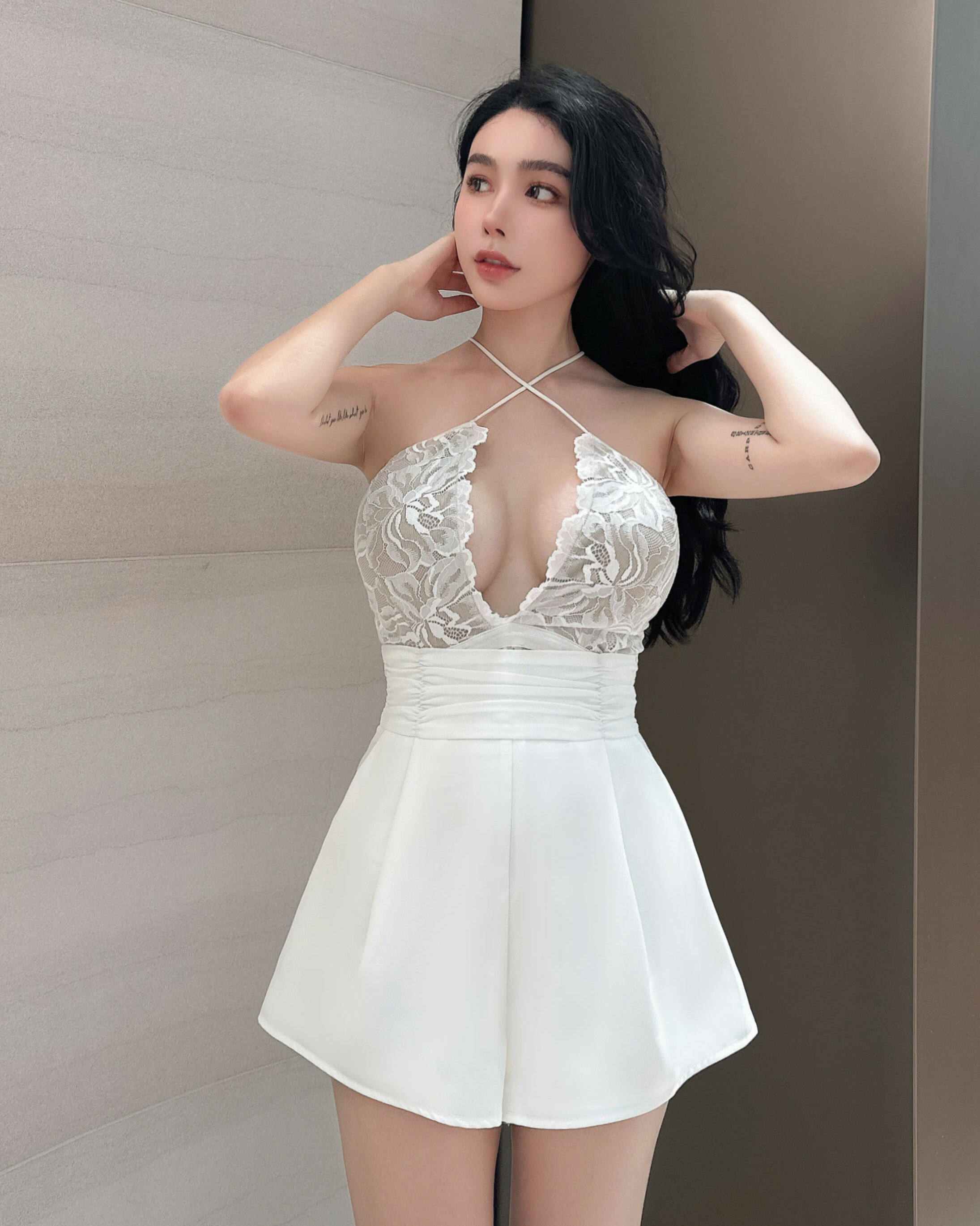 訂製-性感花瓣蕾絲多穿低胸背心