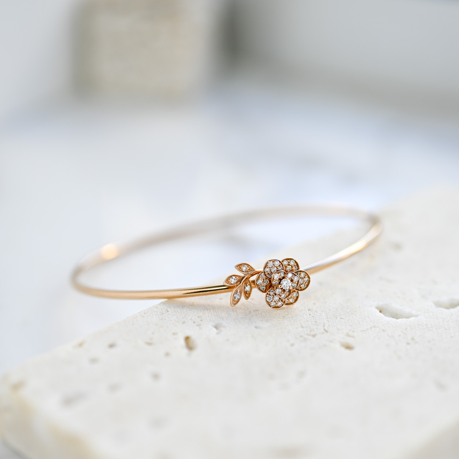 18K Rosa Diamond Bangle