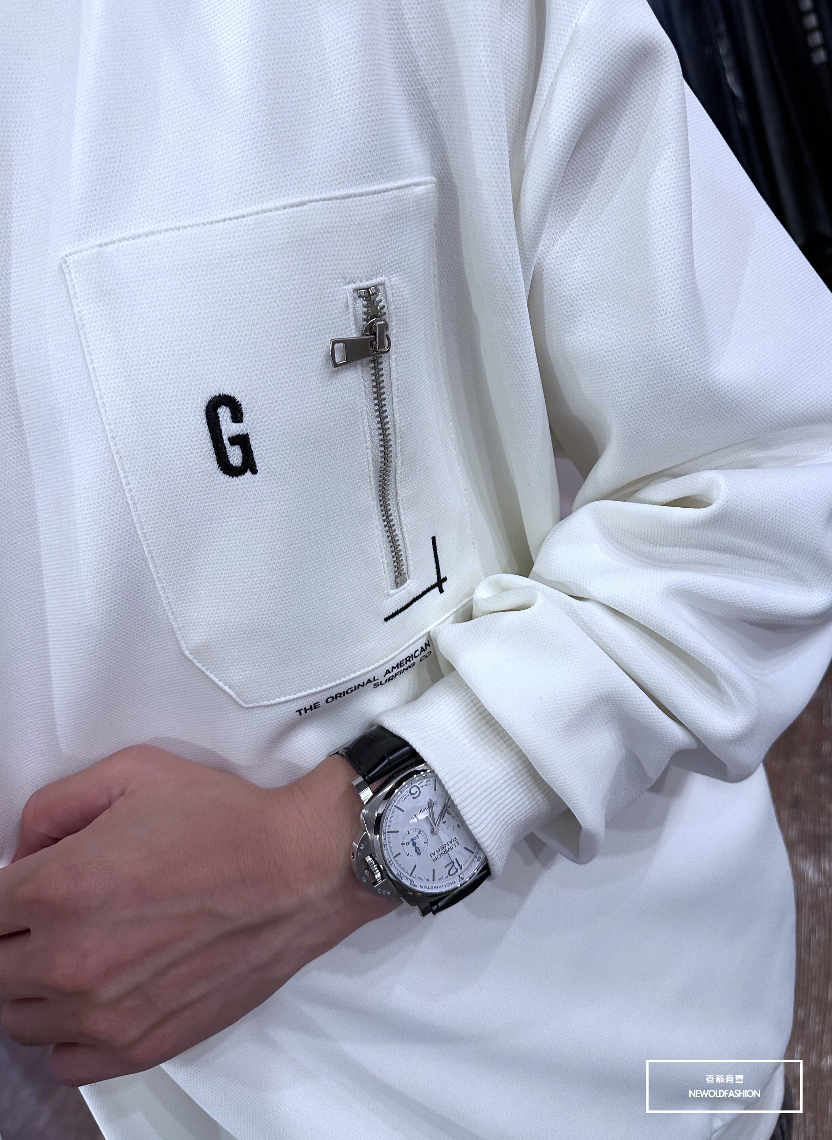 『新品上市』重磅G刺繡拉鍊口袋大學T-白(NOF2309B5531)