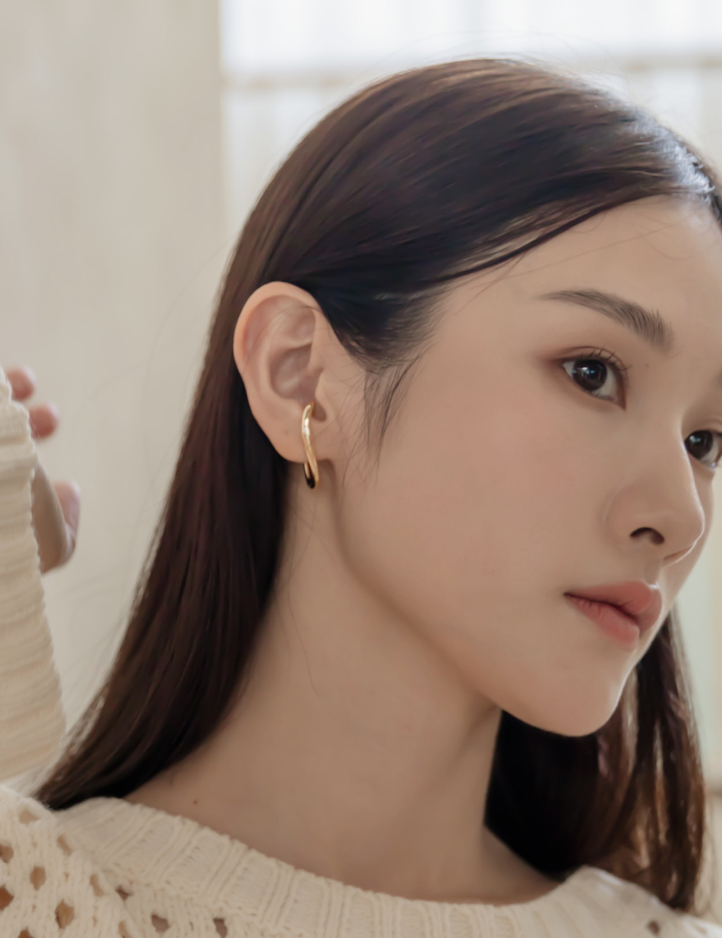 極簡光感流線耳扣（金色）