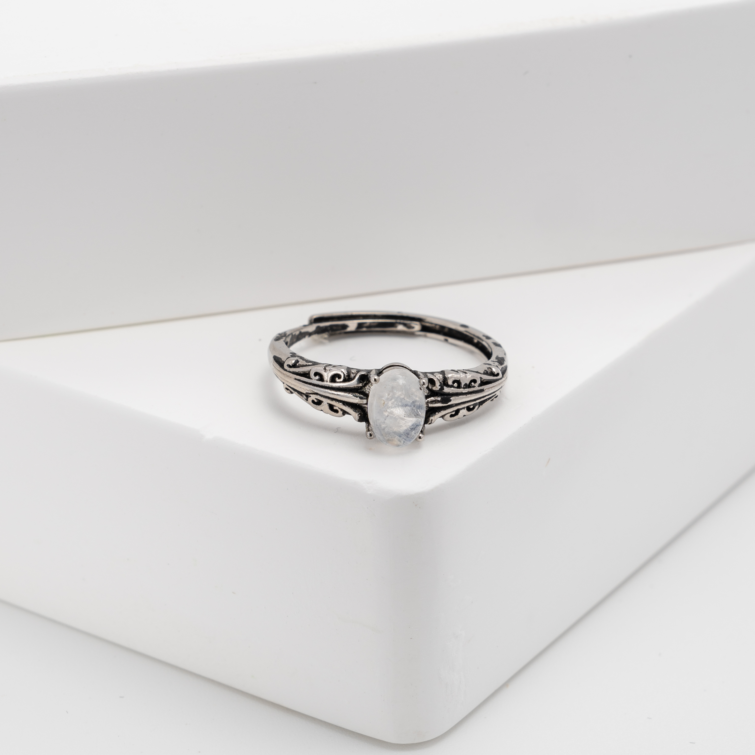 【冰透藍光月光石】簡約復古戒指