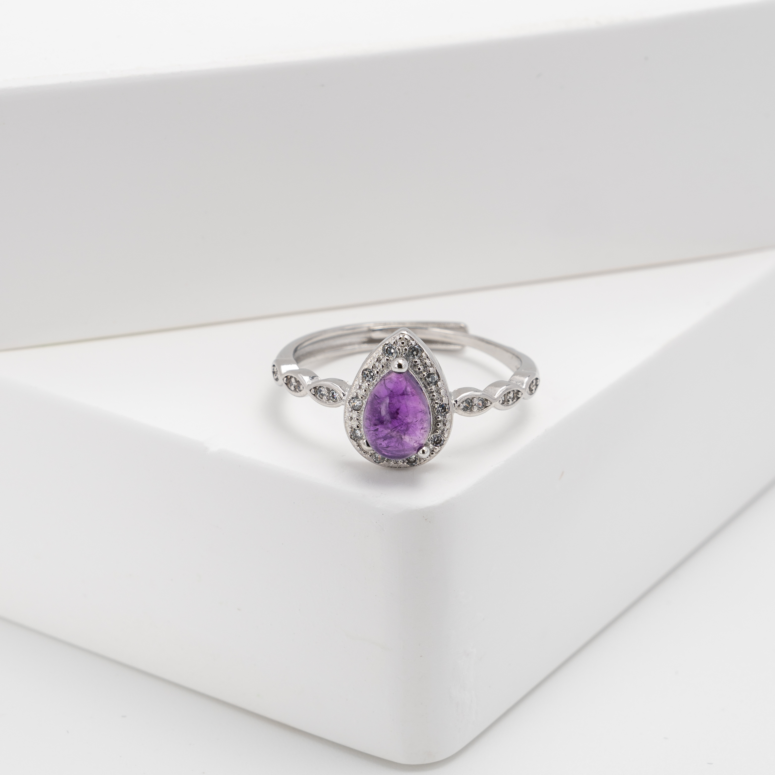 【紫水晶】經典水滴碎鑽戒指