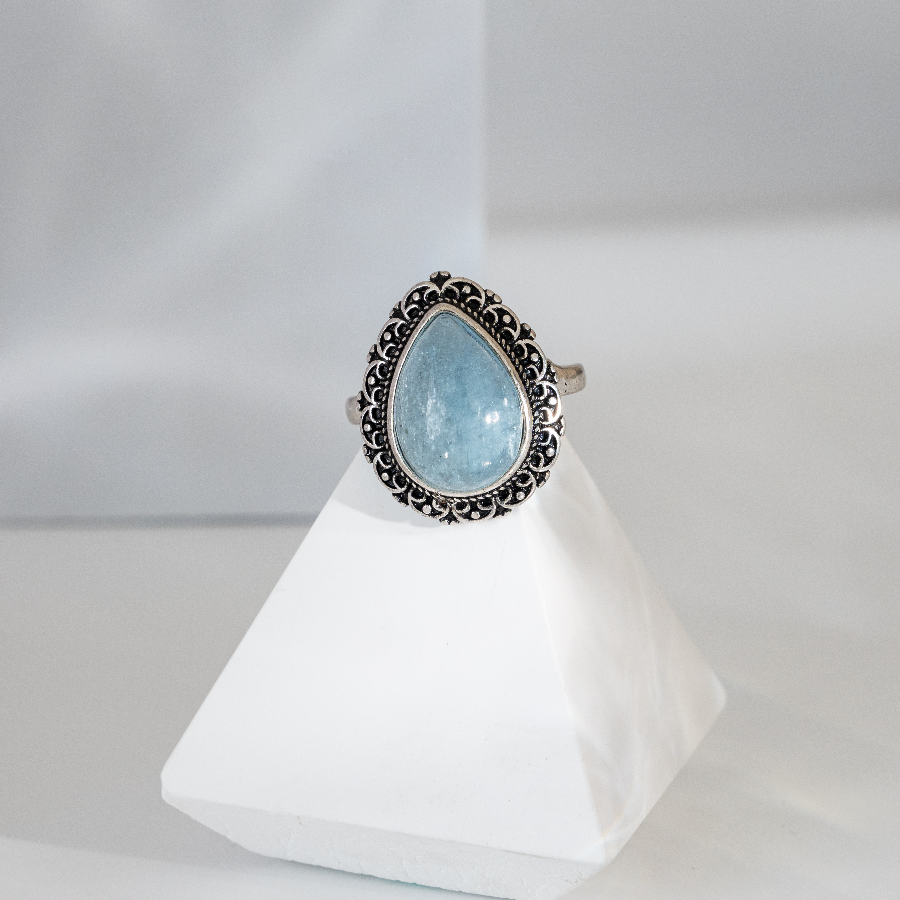 【海藍寶】經典復古水滴戒指