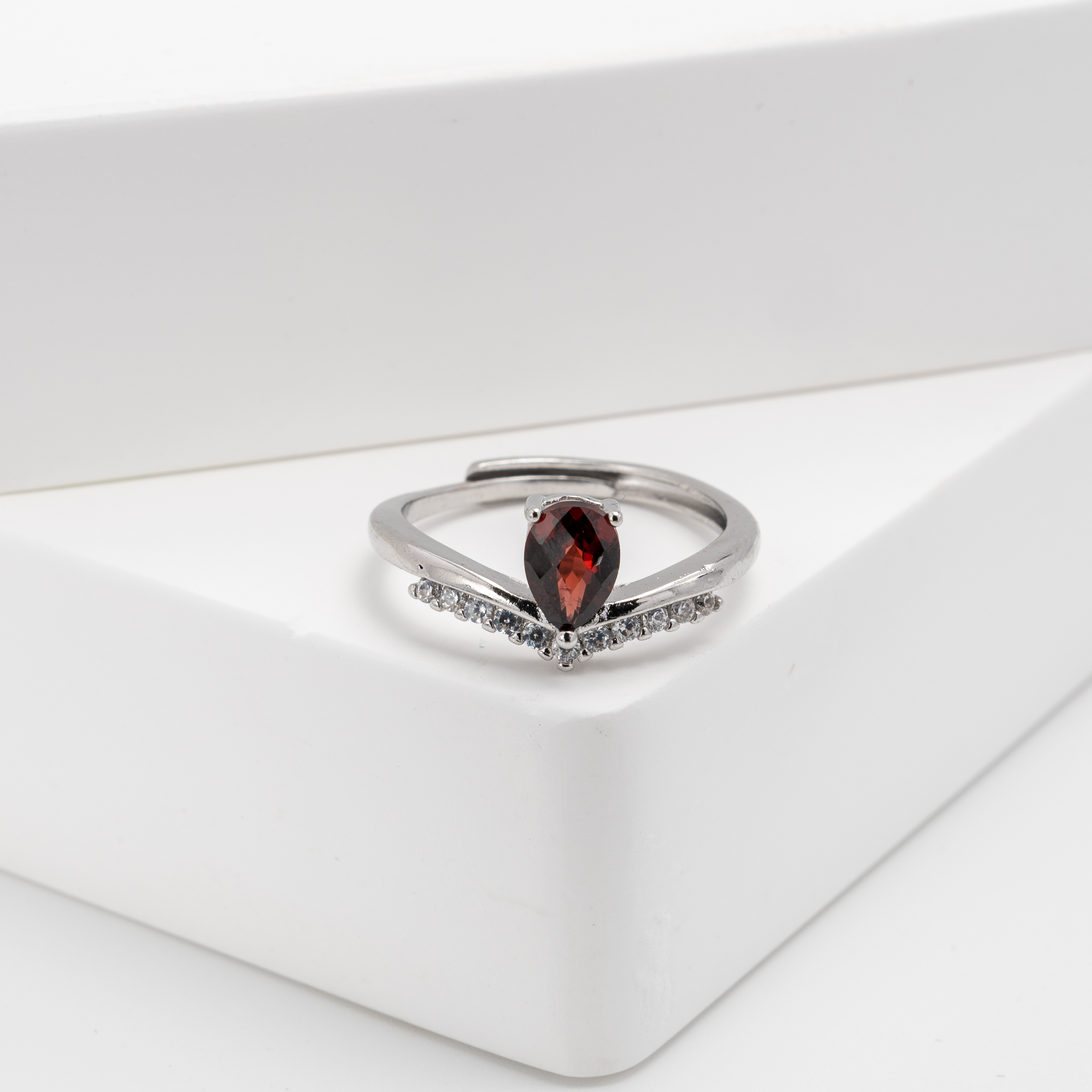 【紅石榴石】水滴小碎鑽戒指
