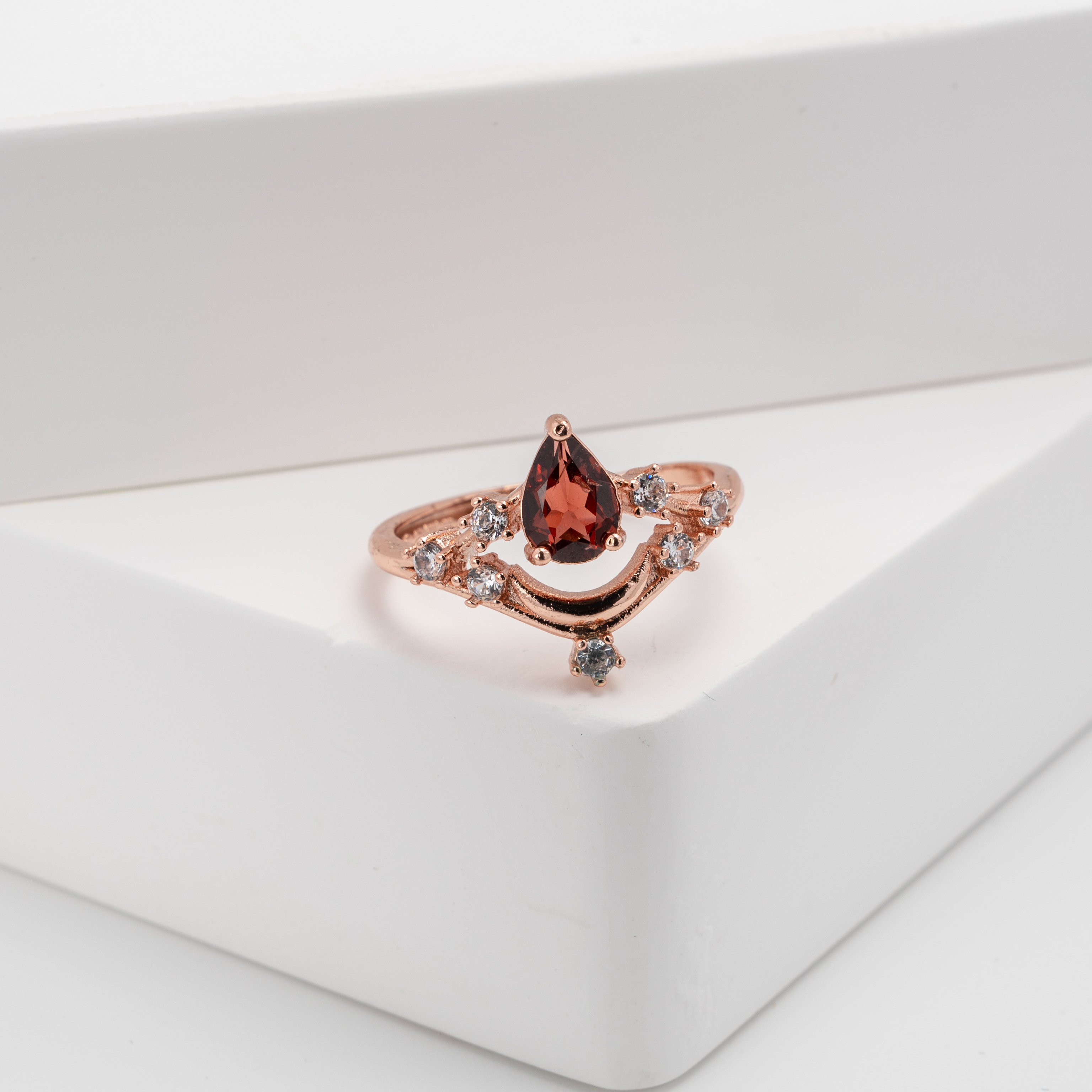 【紅石榴石】玫瑰金小碎鑽戒指