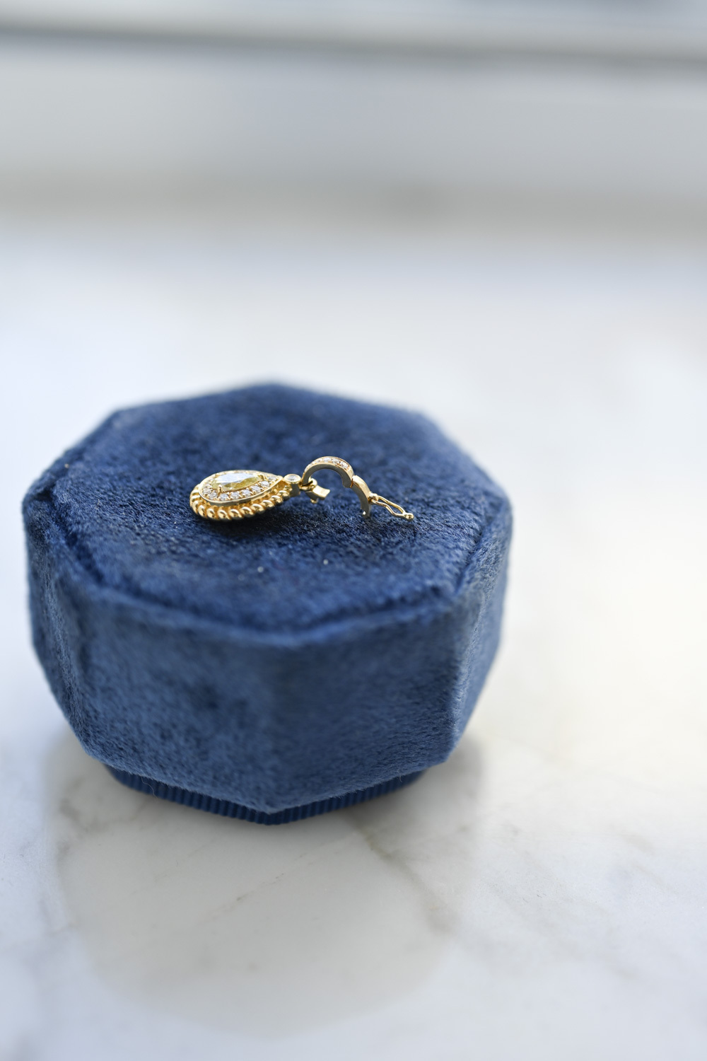 18K Halo Yellow Diamond Pendant ( multi-use buckle)