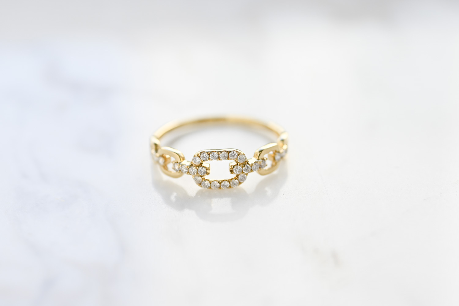 18K Causal Block Chain Diamond Ring