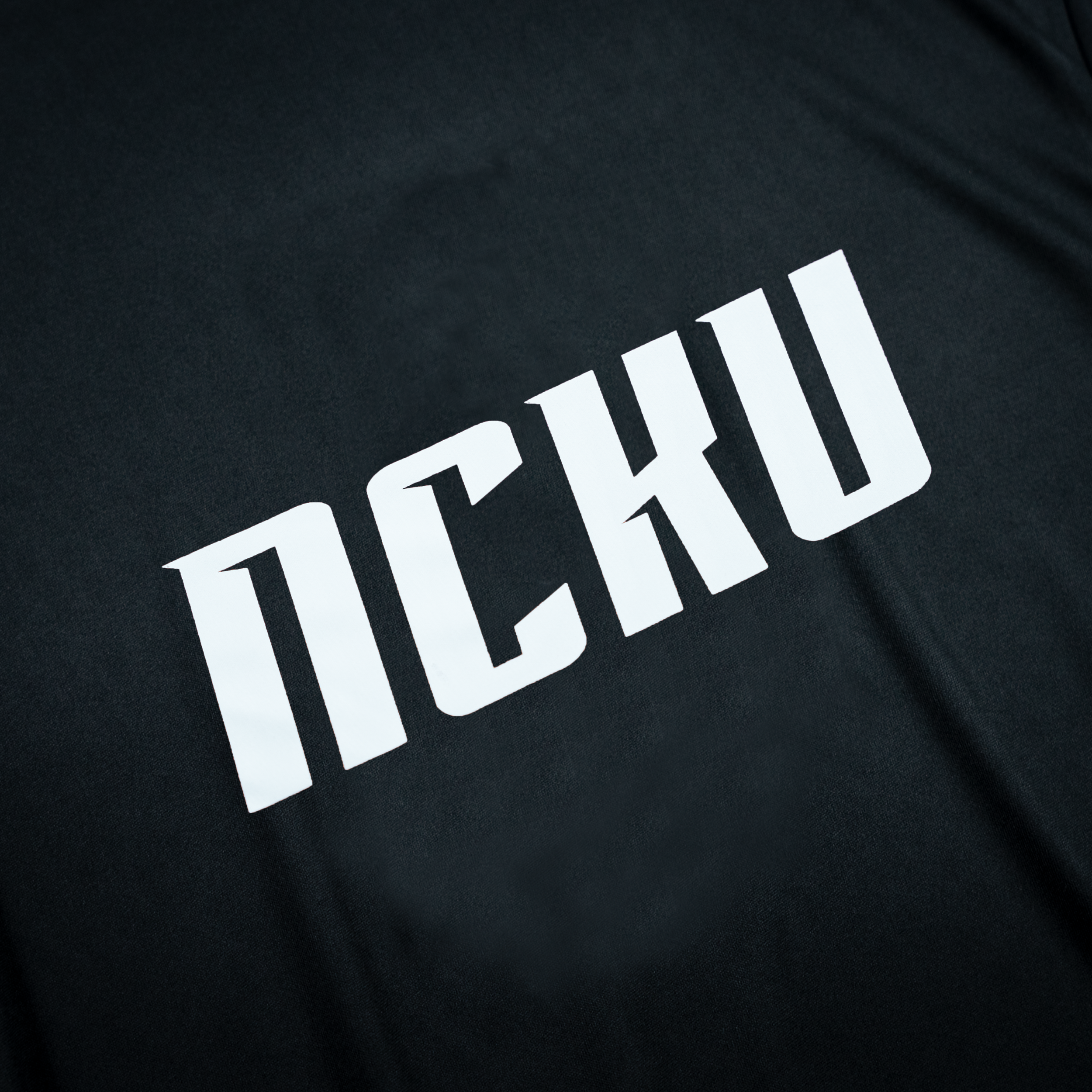 Glimmer® 成功大學 NCKU 美式運動款 吸濕排汗短T (黑色)