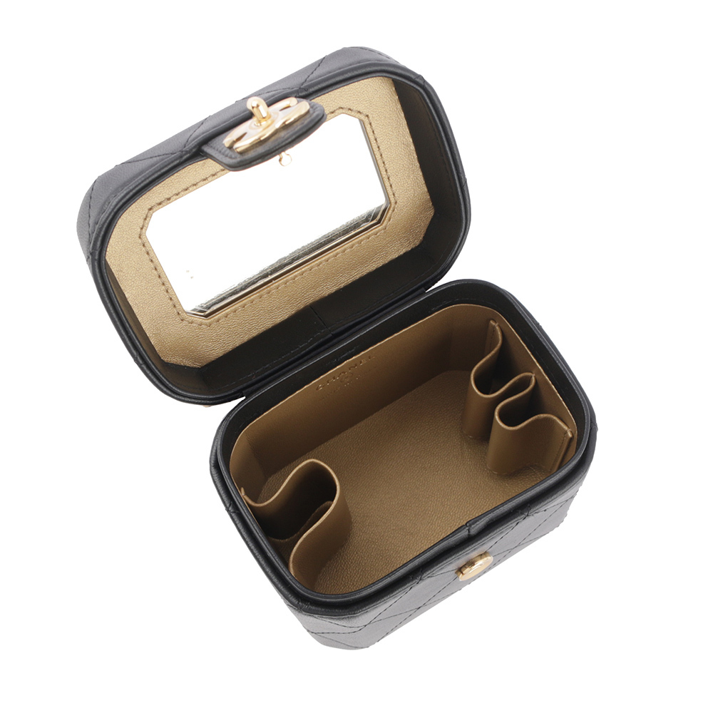 【CHANEL】金色CC Logo 縫線小羊皮設計迷你鏈帶小方盒(黑色) AP3459 B13477 94305