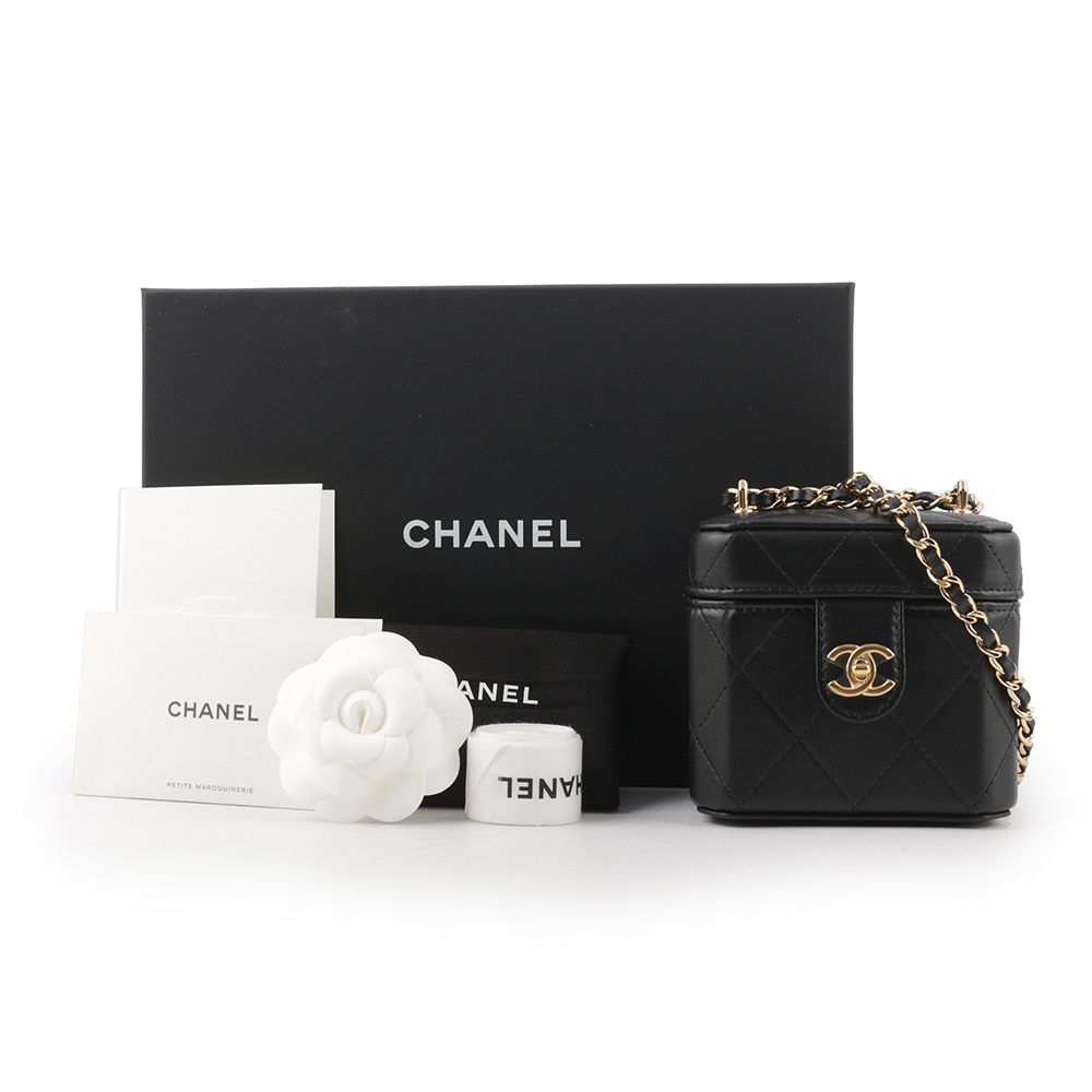 【CHANEL】金色CC Logo 縫線小羊皮設計迷你鏈帶小方盒(黑色) AP3459 B13477 94305