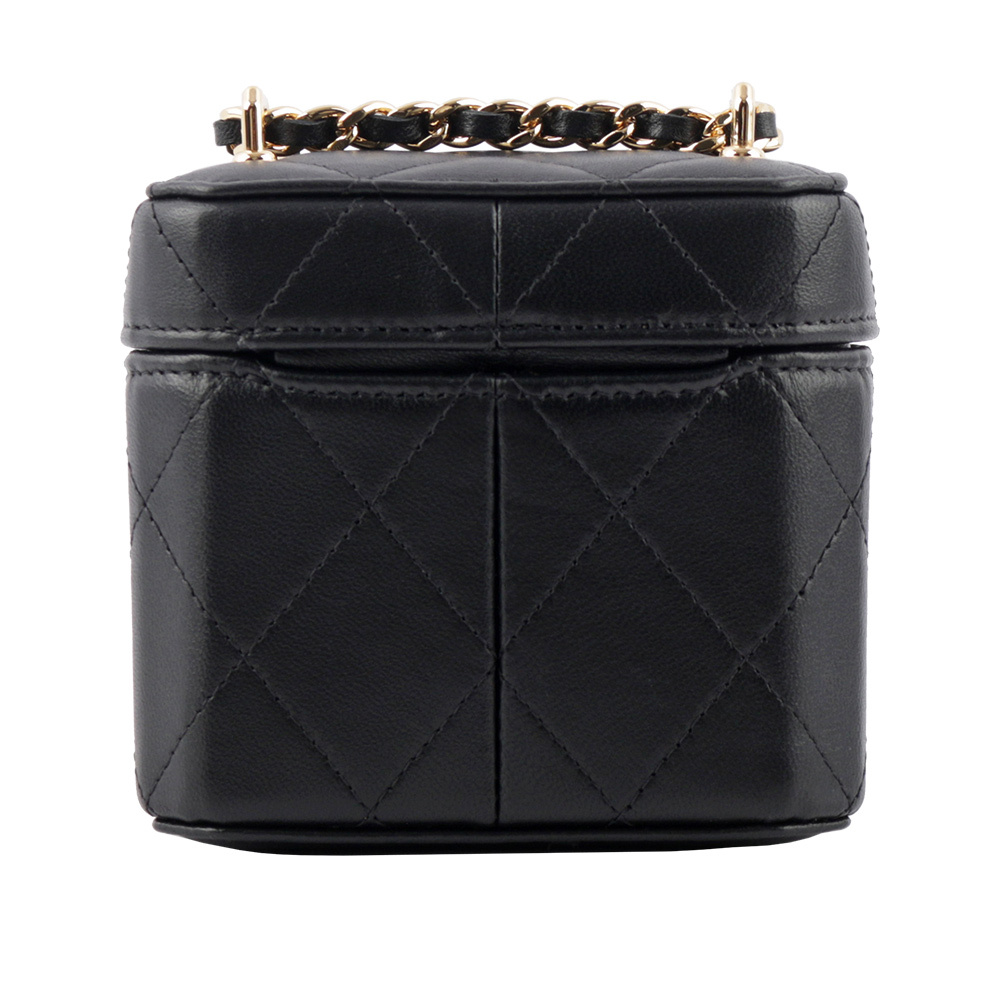 【CHANEL】金色CC Logo 縫線小羊皮設計迷你鏈帶小方盒(黑色) AP3459 B13477 94305
