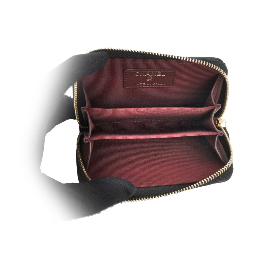 【CHANEL】淡金色CC Logo 荔枝牛皮ㄇ形拉鍊零錢包(黑色) AP0216 Y01864 C3906