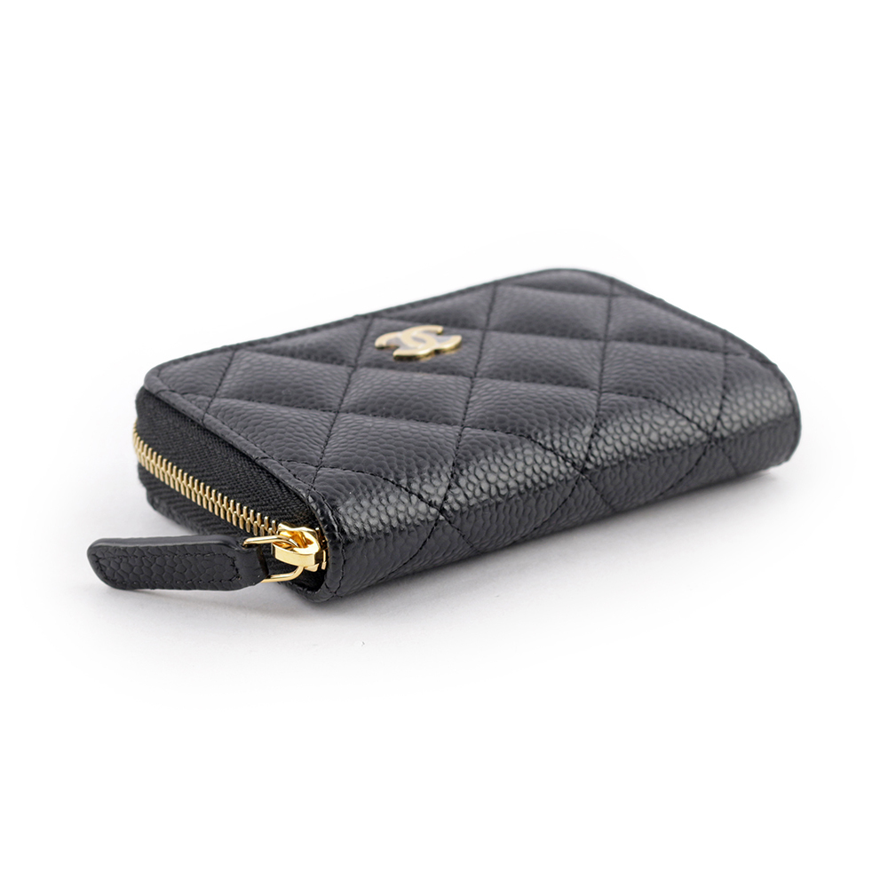 【CHANEL】淡金色CC Logo 荔枝牛皮ㄇ形拉鍊零錢包(黑色) AP0216 Y01864 C3906