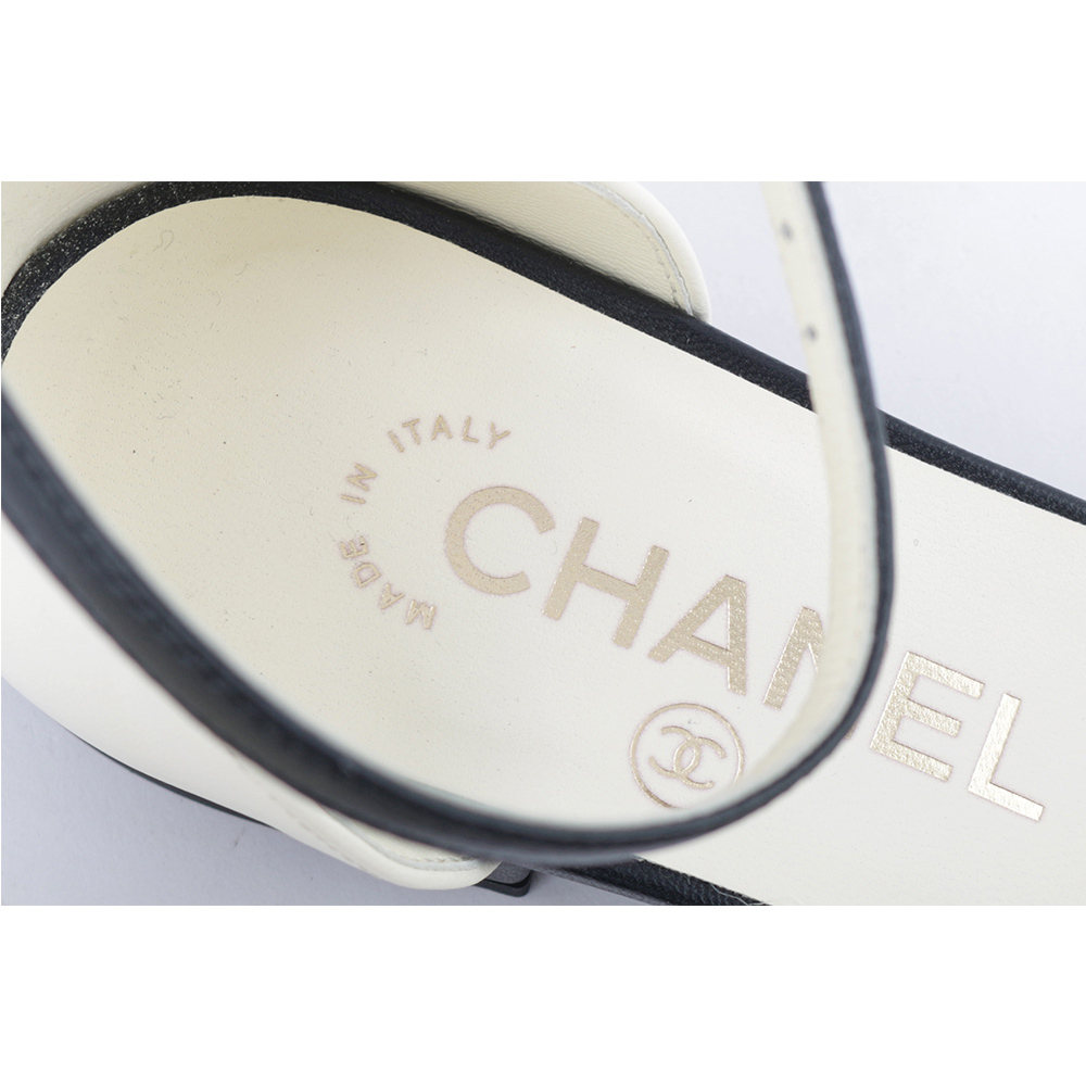 【CHANEL】縫線CC Logo 小羊皮低跟鞋 35號(象牙白/黑色) G38959 X56494 K406