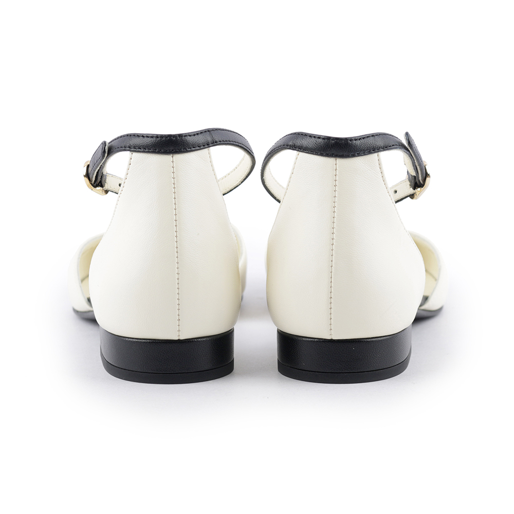 【CHANEL】縫線CC Logo 小羊皮低跟鞋 35號(象牙白/黑色) G38959 X56494 K406