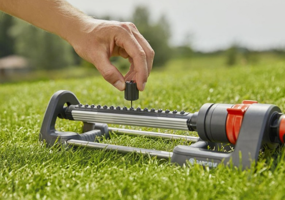 "GARDENA" 德國搖擺式灑水器L(灑水寬度:16m)(射程:8-18m,120-280㎡)(5個/盒)-[18704]