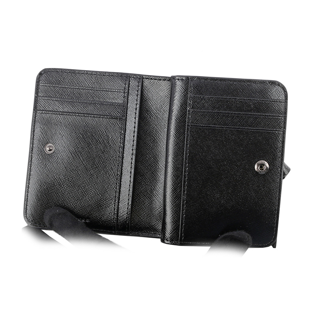 【MARC JACOBS】The Snapshot DTM 防刮皮革暗釦二折短夾(黑色) 2F3SMP051S07 001