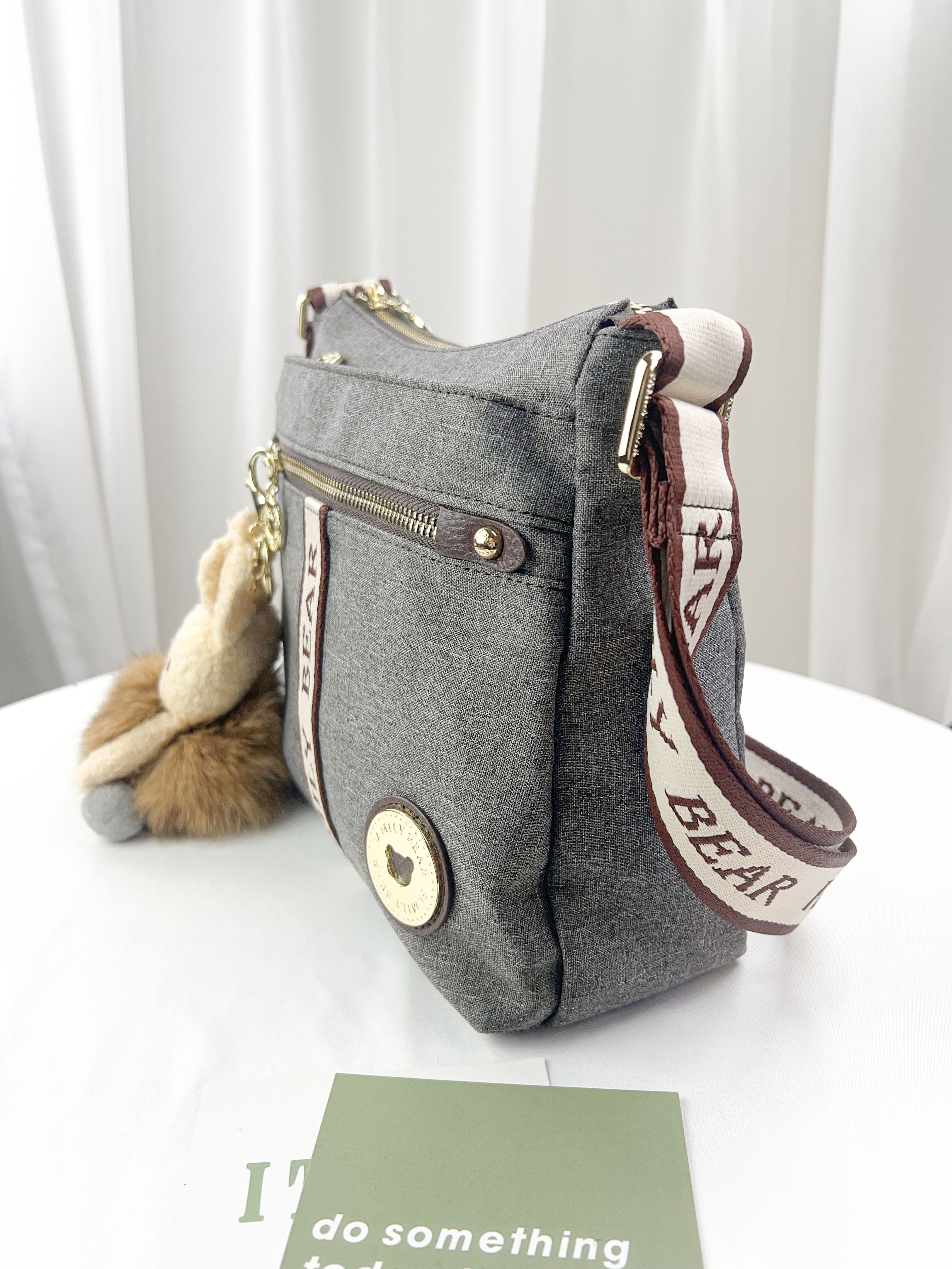 FamilyBear 織帶灰配咖防潑水肩背包 / 側背包 附兔兔吊飾 #2676