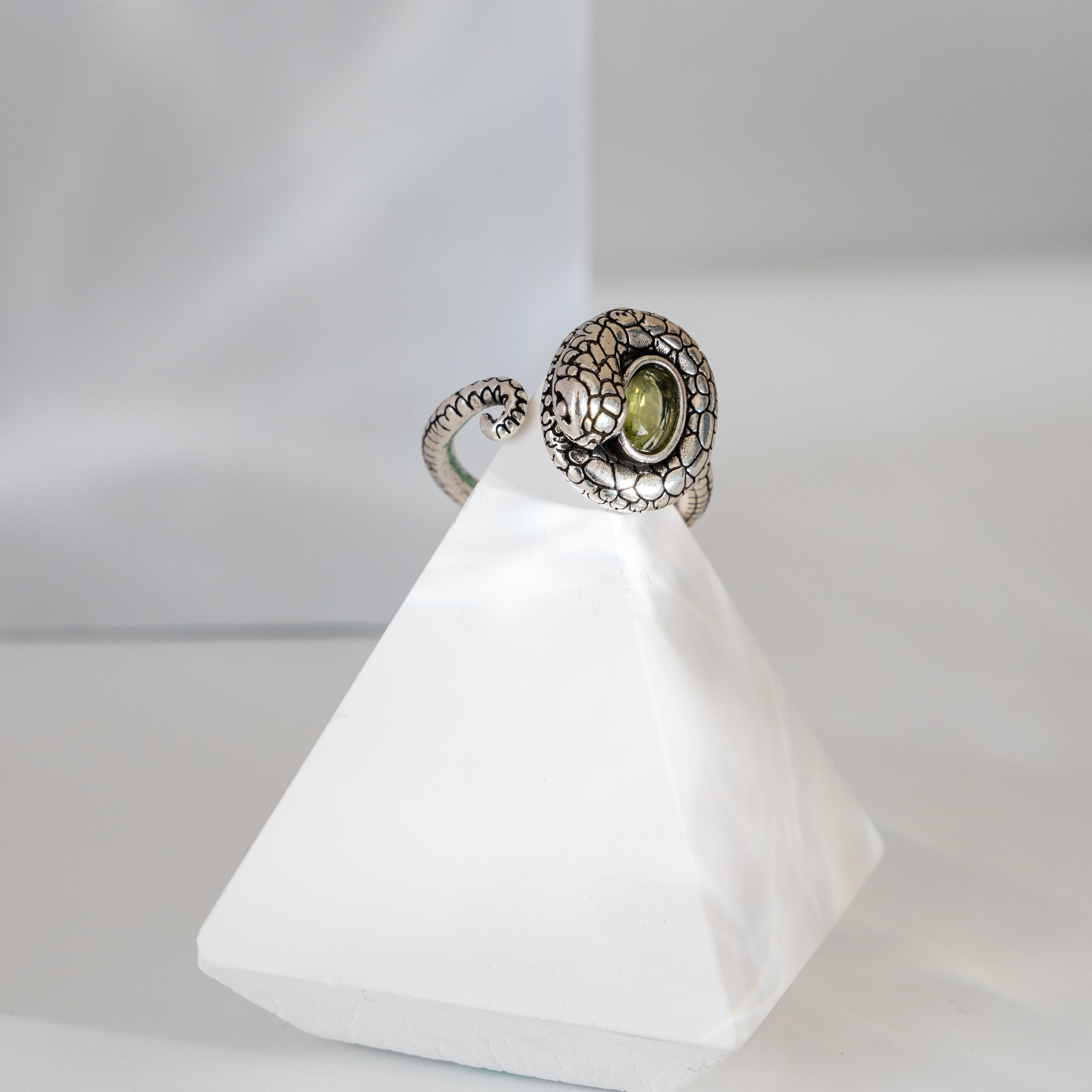 【橄欖石】蛇之擁抱戒指