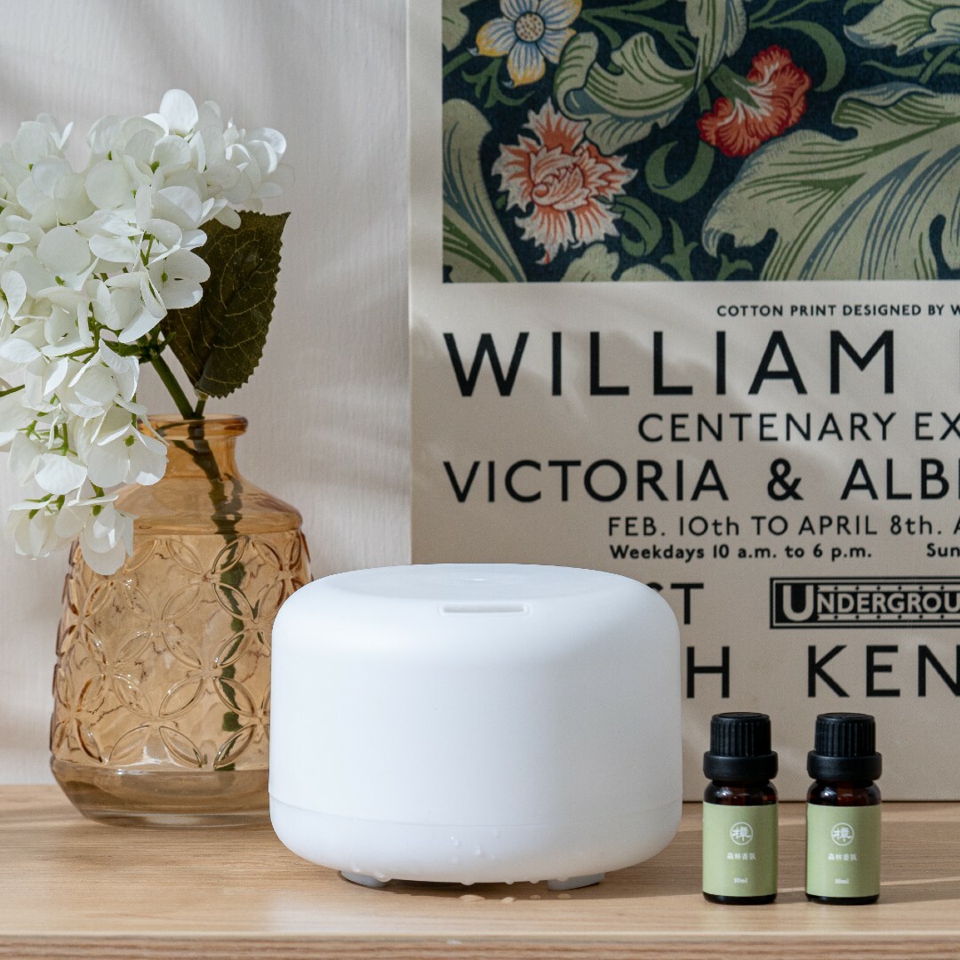 水氧機：水氧機加水後，滴入3~5滴香氛，按下開關，不久即散發出療癒香氛霧氣