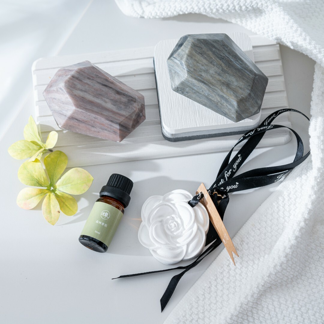 樟之物語森林香氛主要用途為散發香氣，可搭配擴香工具如水氧機、擴香石、薰香燈，享受療癒木質調幽香