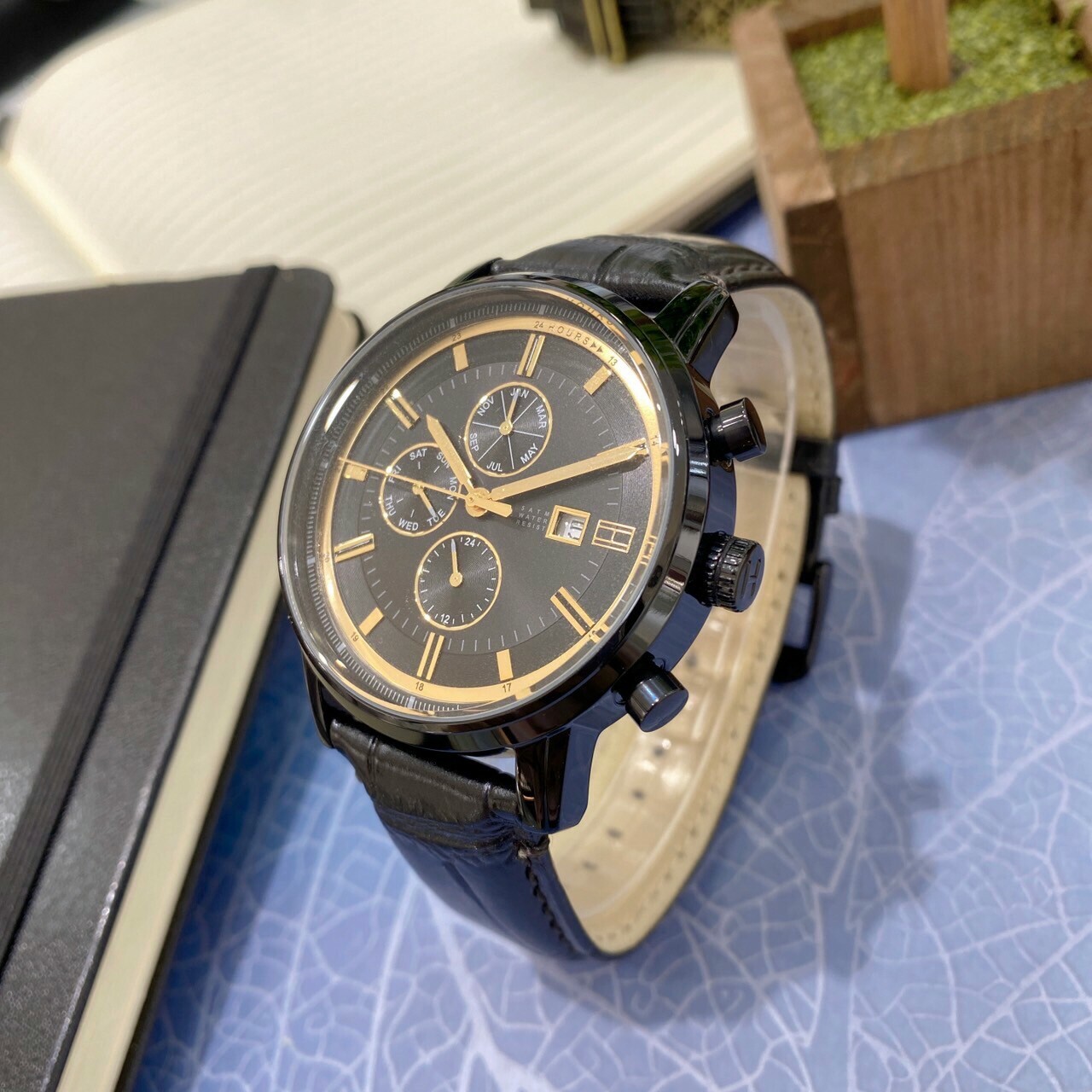 【Tommy Hilfiger】三環日曆腕錶M1791245 44mm 現代鐘錶